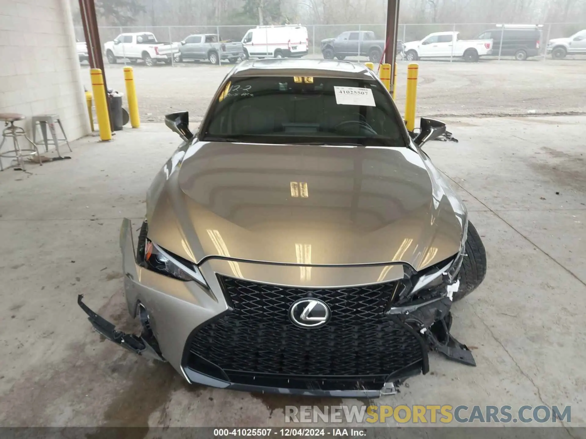 12 fotografías del automóvil dañado JTHGZ1B20P5060915 LEXUS IS 350 2023