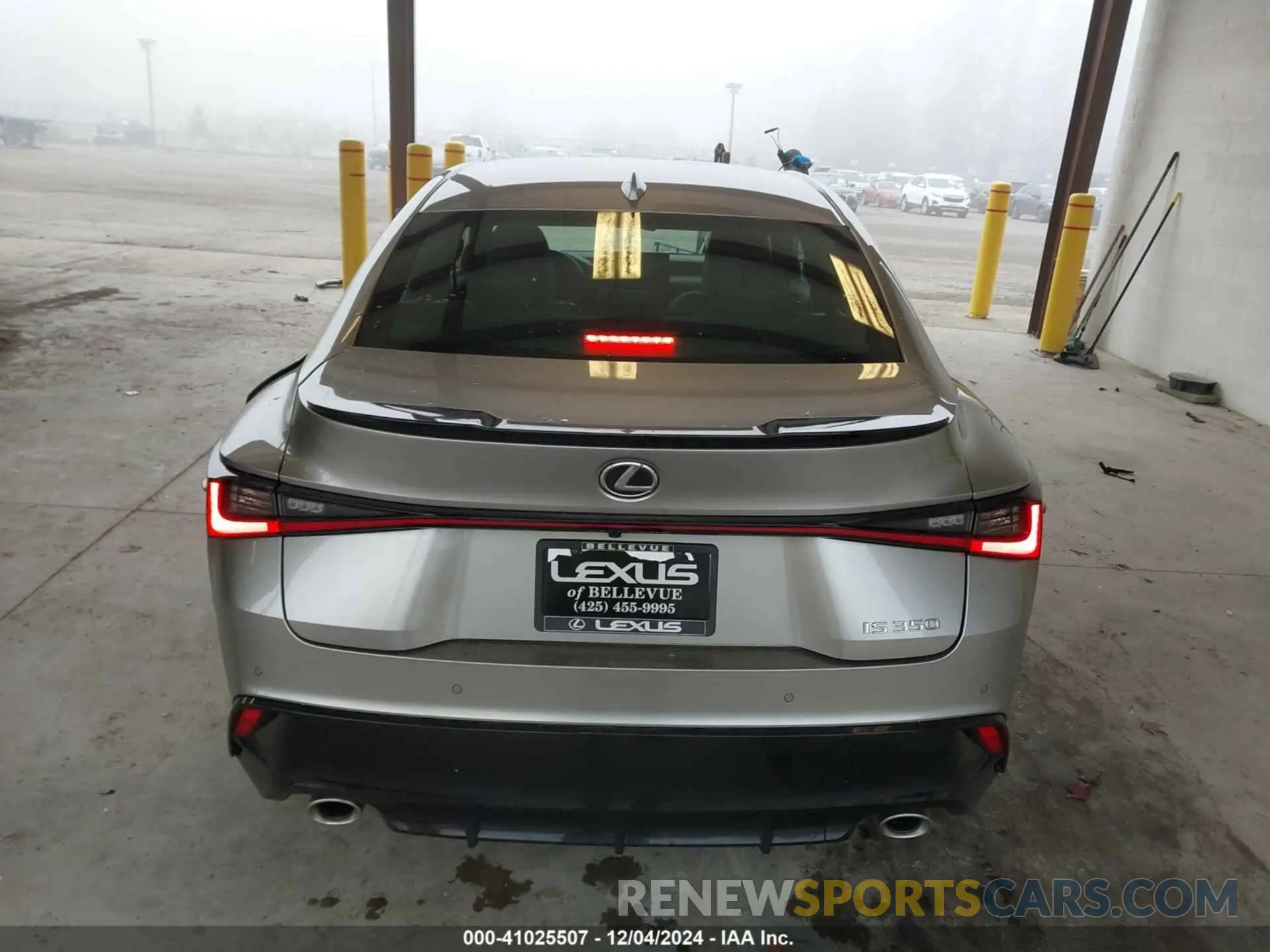 16 fotografías del automóvil dañado JTHGZ1B20P5060915 LEXUS IS 350 2023