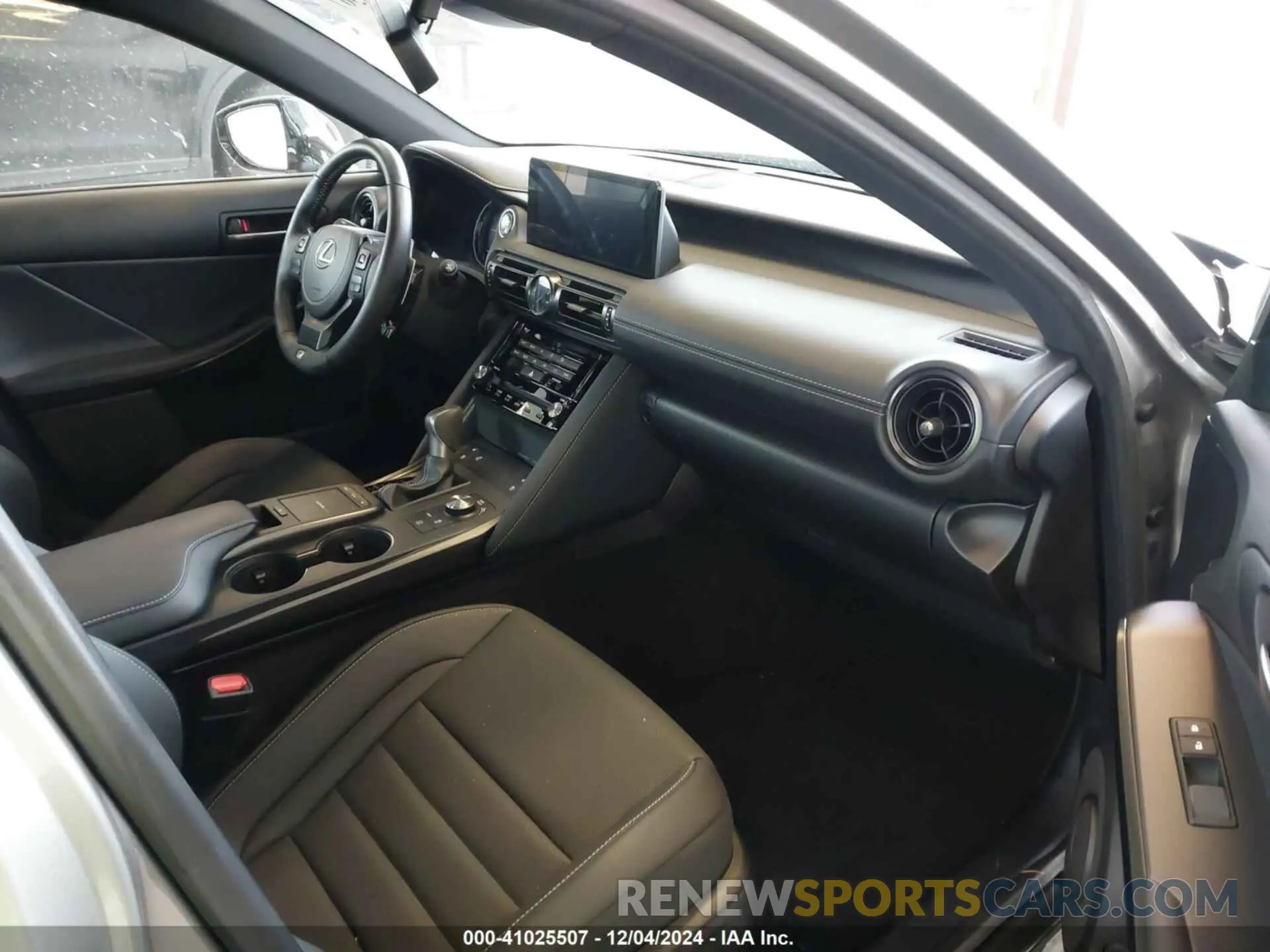 5 fotografías del automóvil dañado JTHGZ1B20P5060915 LEXUS IS 350 2023