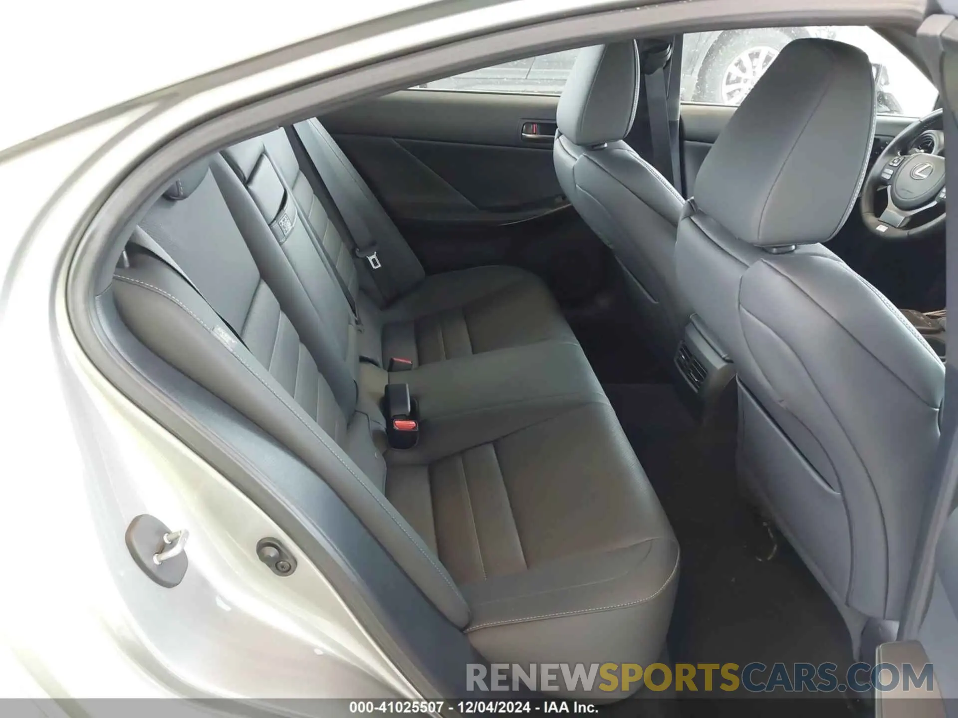 8 fotografías del automóvil dañado JTHGZ1B20P5060915 LEXUS IS 350 2023