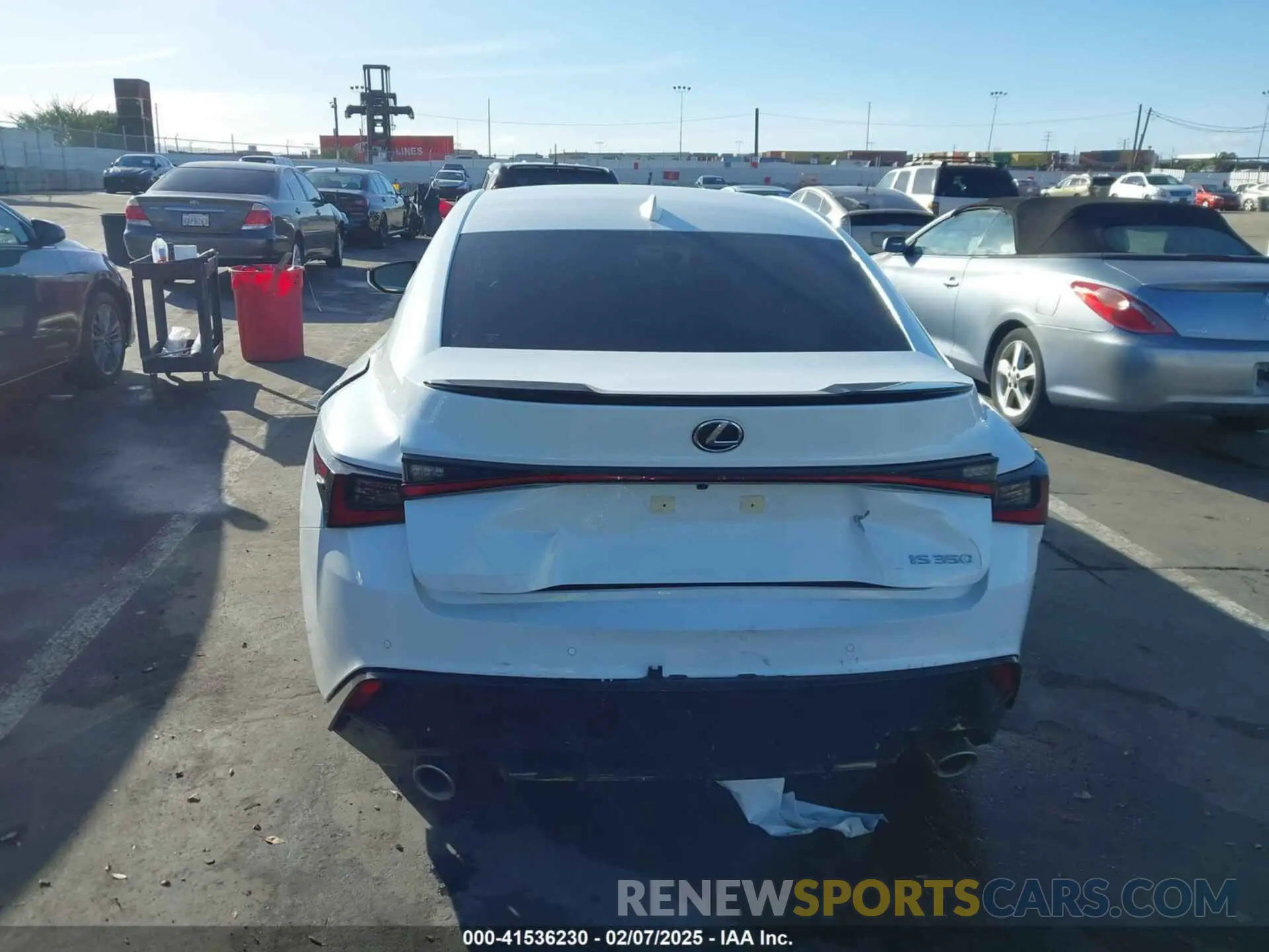 16 fotografías del automóvil dañado JTHGZ1B20P5062521 LEXUS IS 350 2023