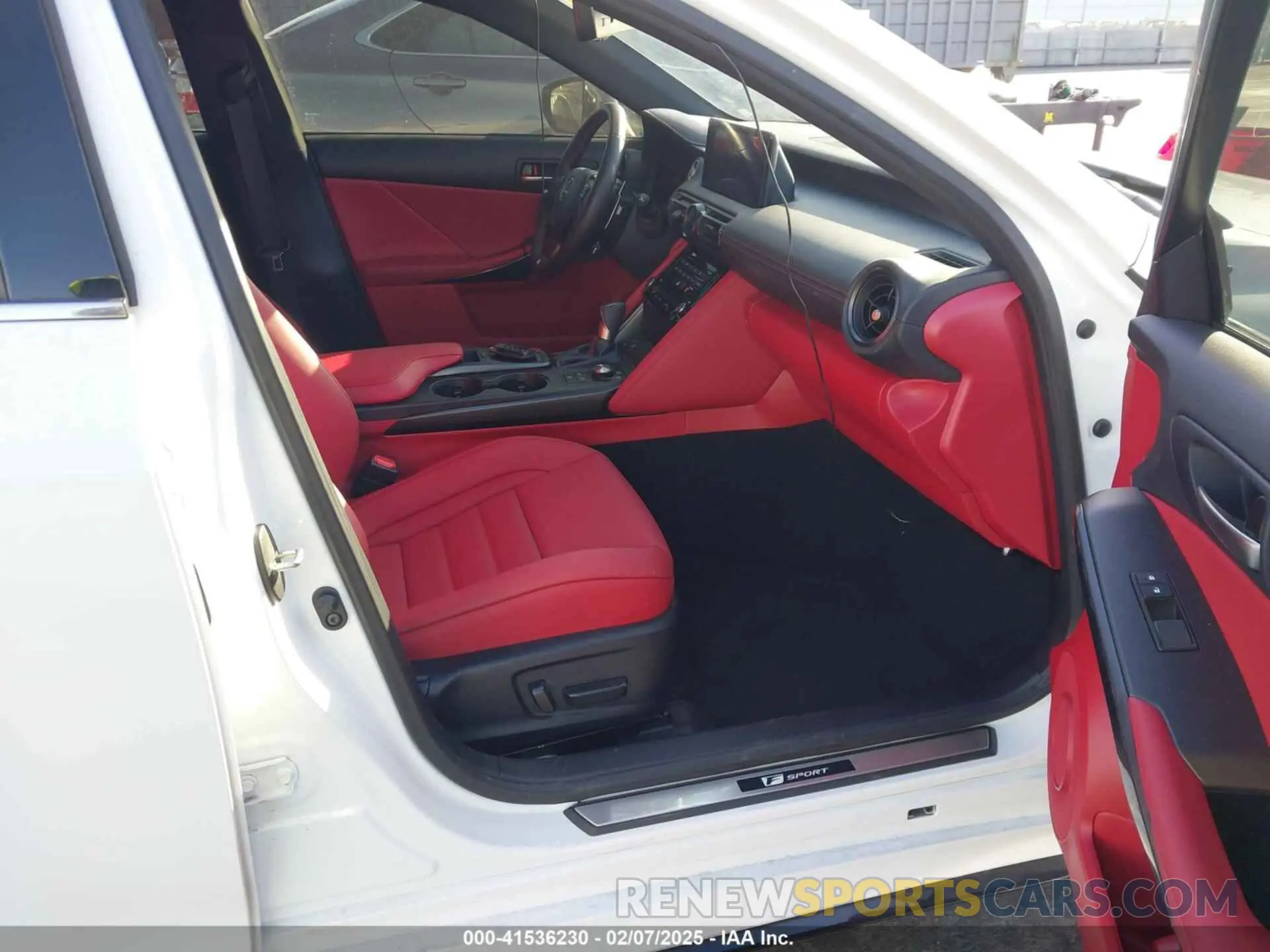 5 fotografías del automóvil dañado JTHGZ1B20P5062521 LEXUS IS 350 2023