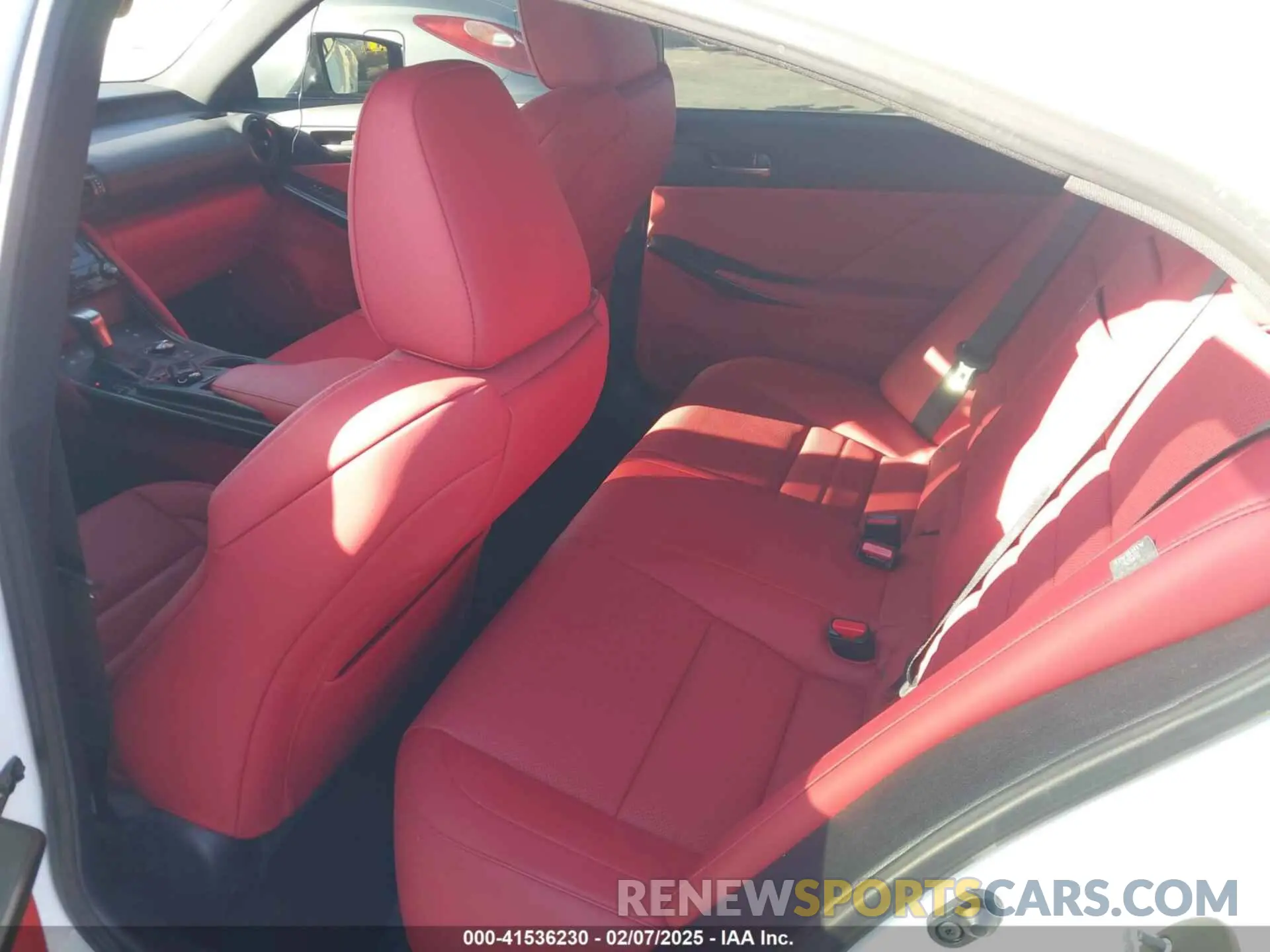 8 fotografías del automóvil dañado JTHGZ1B20P5062521 LEXUS IS 350 2023
