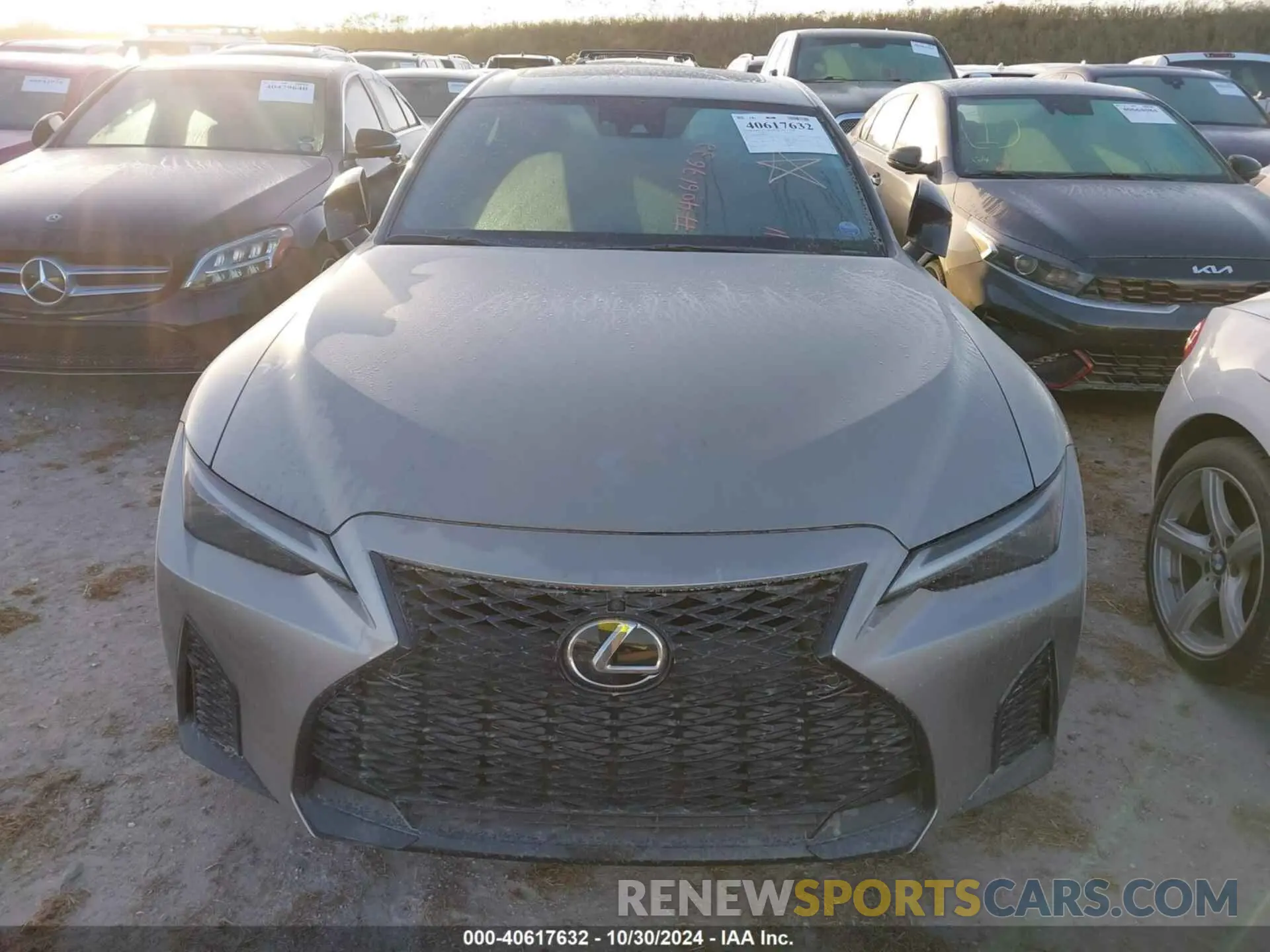 12 fotografías del automóvil dañado JTHGZ1B20P5070943 LEXUS IS 350 2023