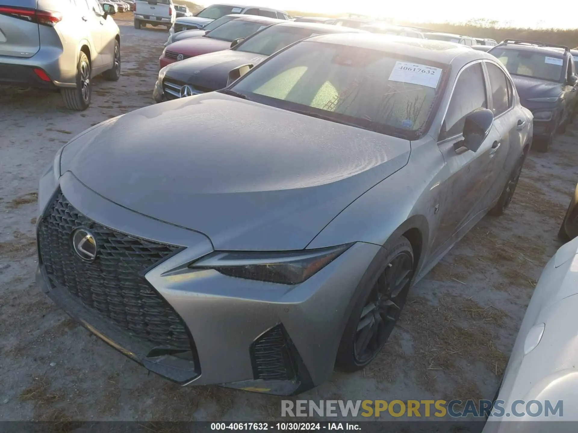 2 fotografías del automóvil dañado JTHGZ1B20P5070943 LEXUS IS 350 2023