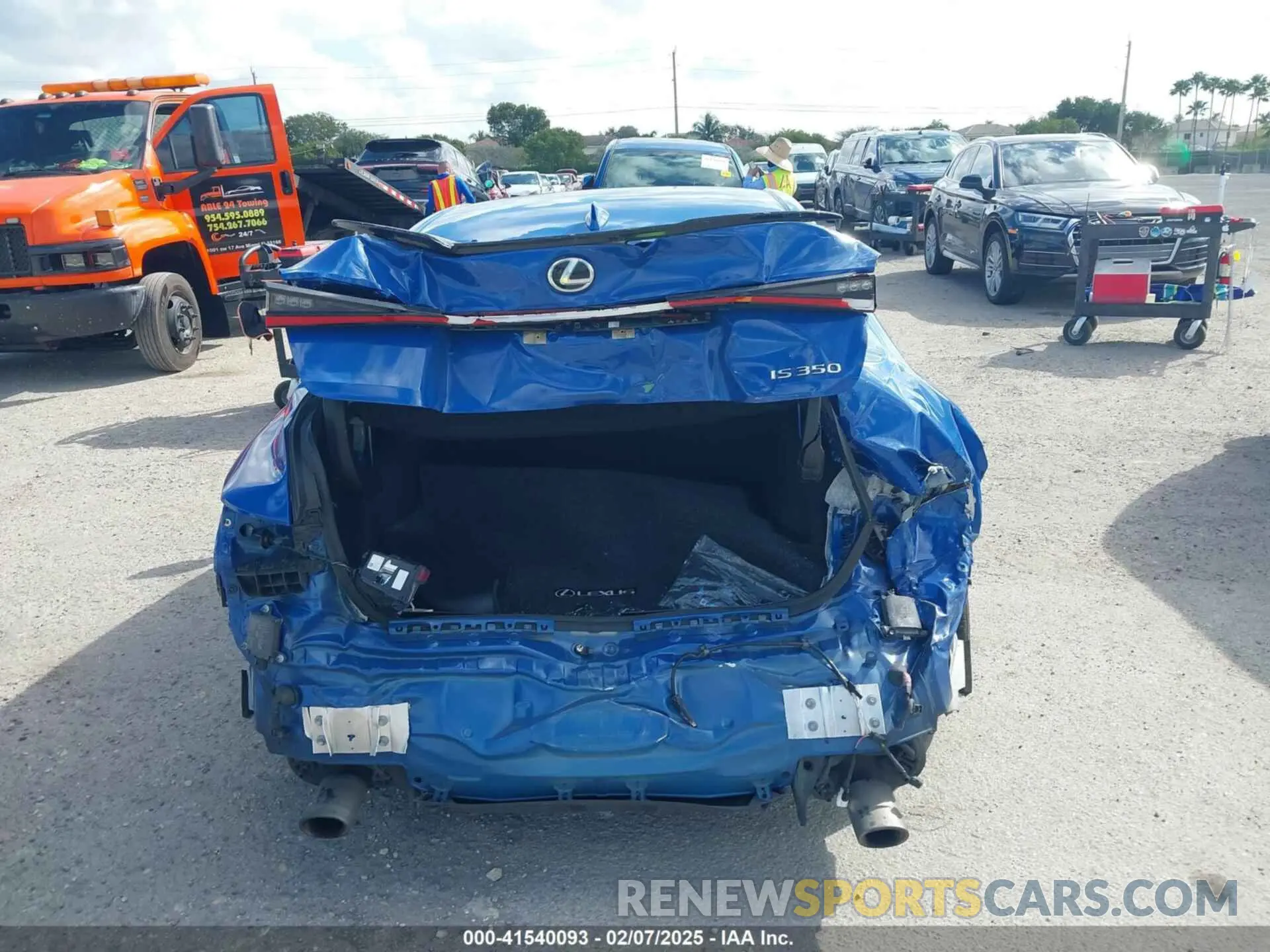 17 fotografías del automóvil dañado JTHGZ1B21P5066464 LEXUS IS 350 2023