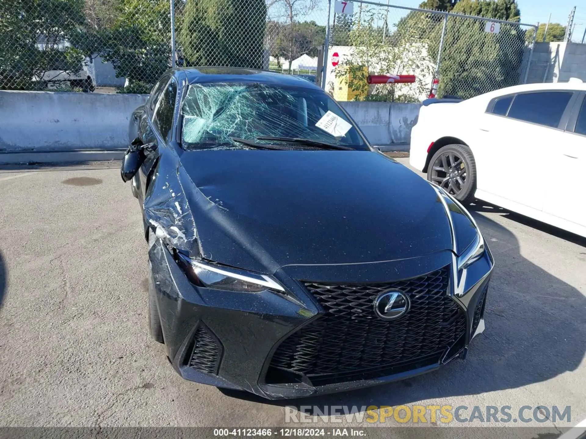 13 fotografías del automóvil dañado JTHGZ1B21P5066626 LEXUS IS 350 2023