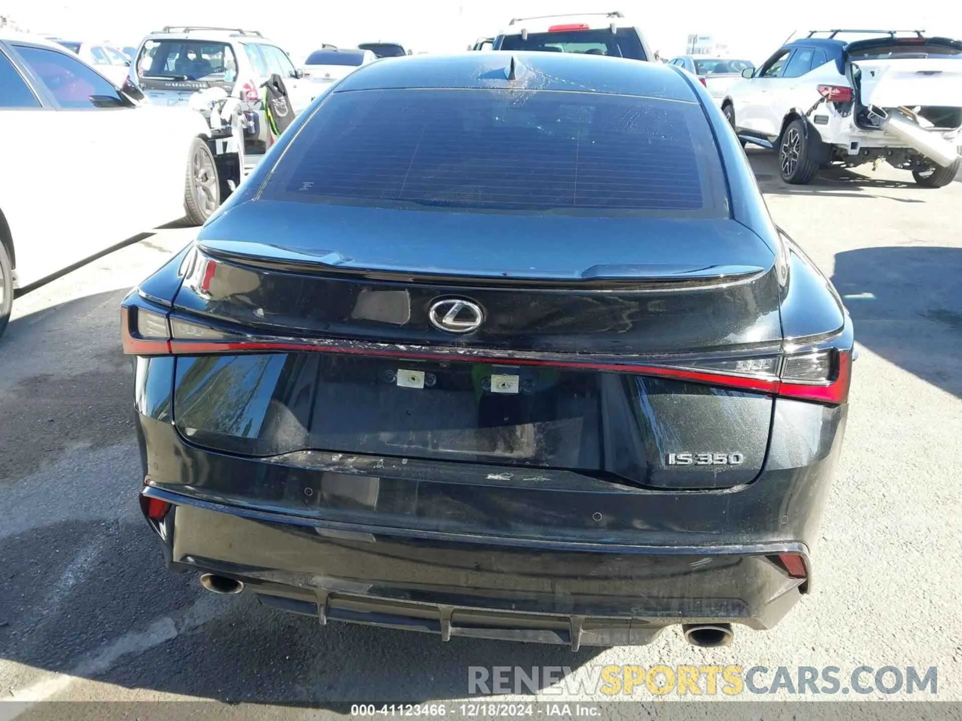 17 fotografías del automóvil dañado JTHGZ1B21P5066626 LEXUS IS 350 2023