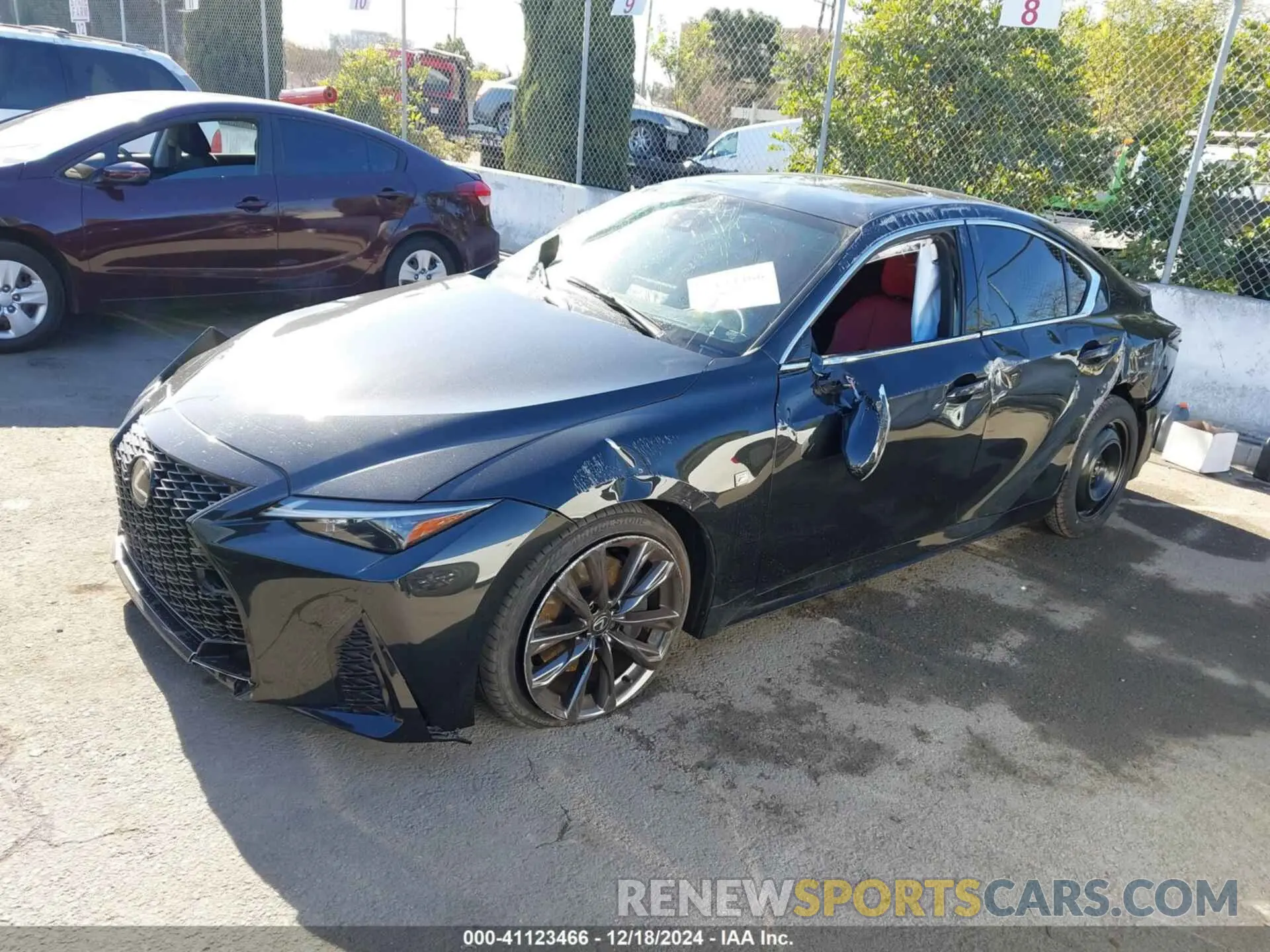 2 fotografías del automóvil dañado JTHGZ1B21P5066626 LEXUS IS 350 2023