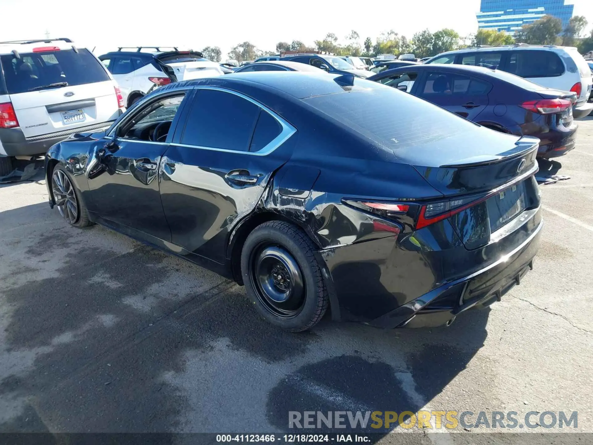 3 fotografías del automóvil dañado JTHGZ1B21P5066626 LEXUS IS 350 2023