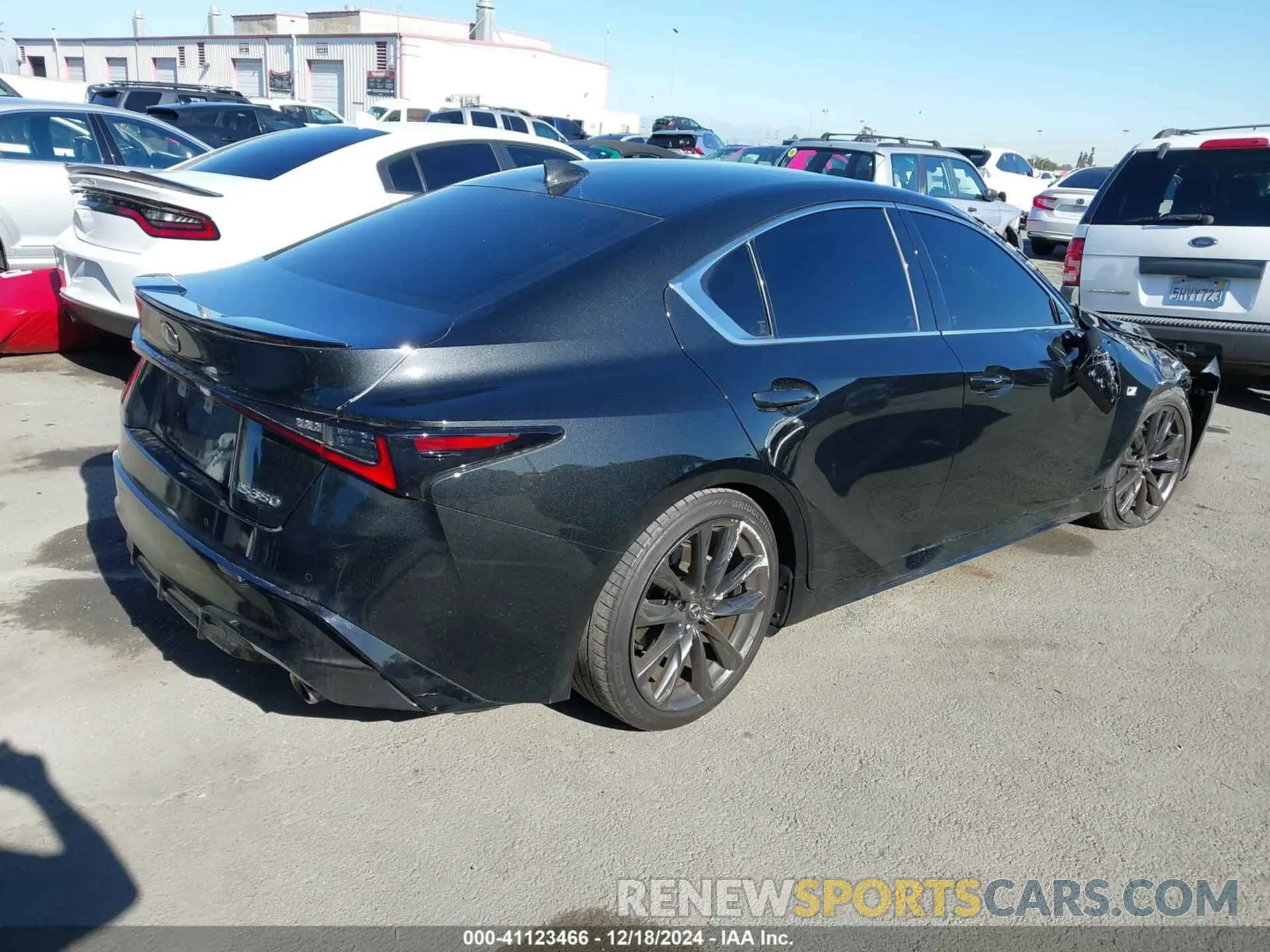4 fotografías del automóvil dañado JTHGZ1B21P5066626 LEXUS IS 350 2023