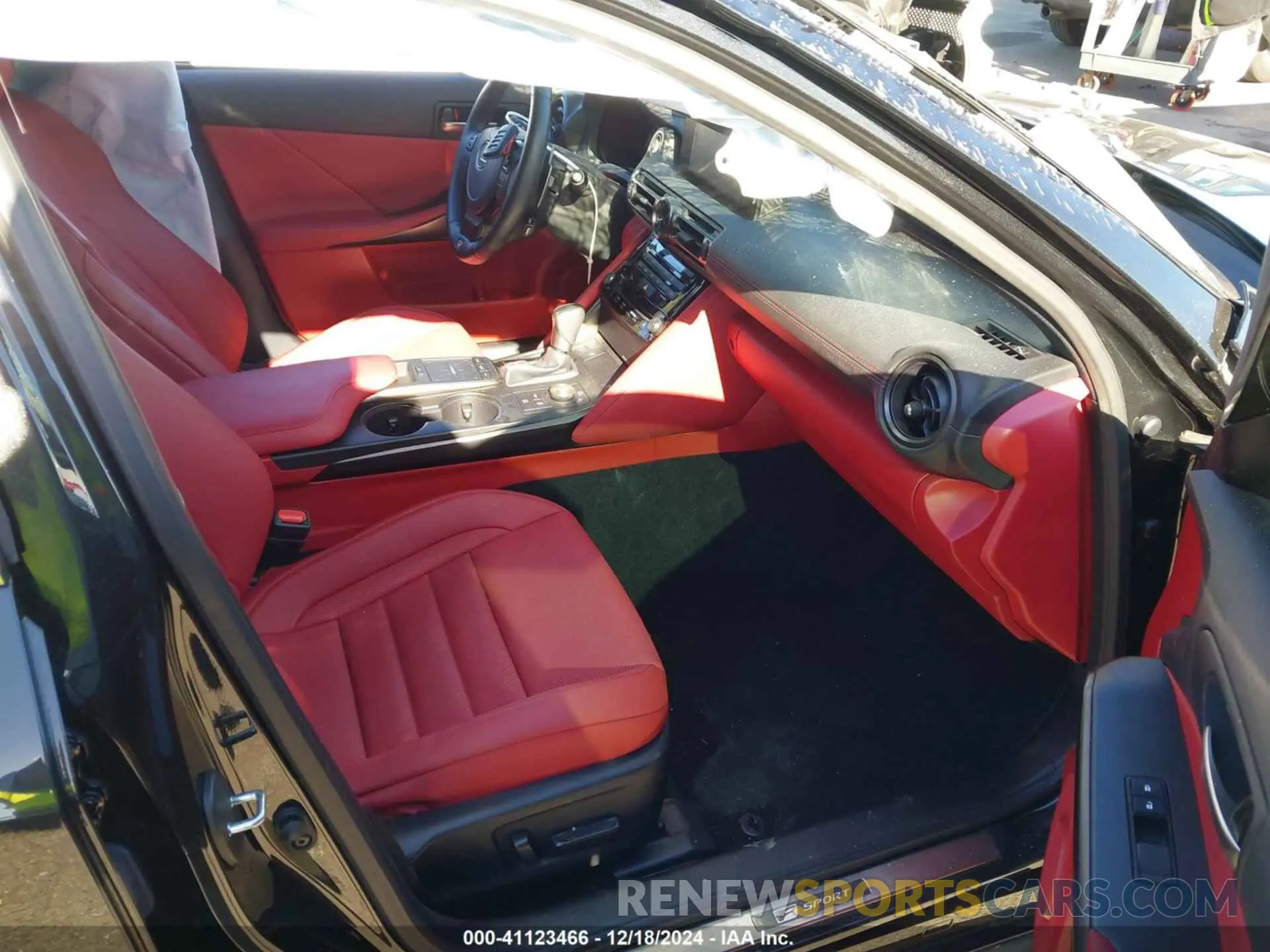 5 fotografías del automóvil dañado JTHGZ1B21P5066626 LEXUS IS 350 2023