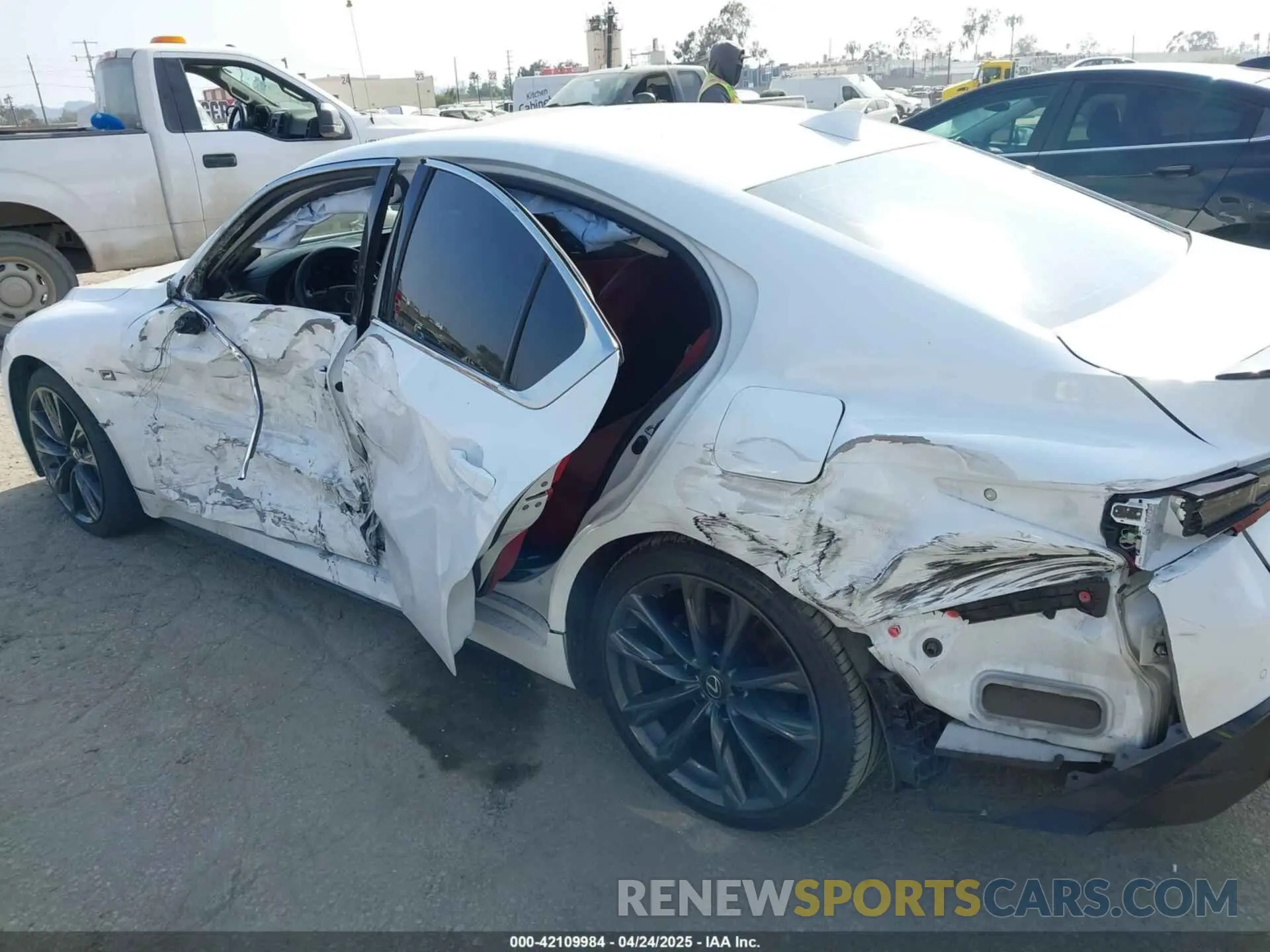 18 fotografías del automóvil dañado JTHGZ1B21P5067839 LEXUS IS 350 2023