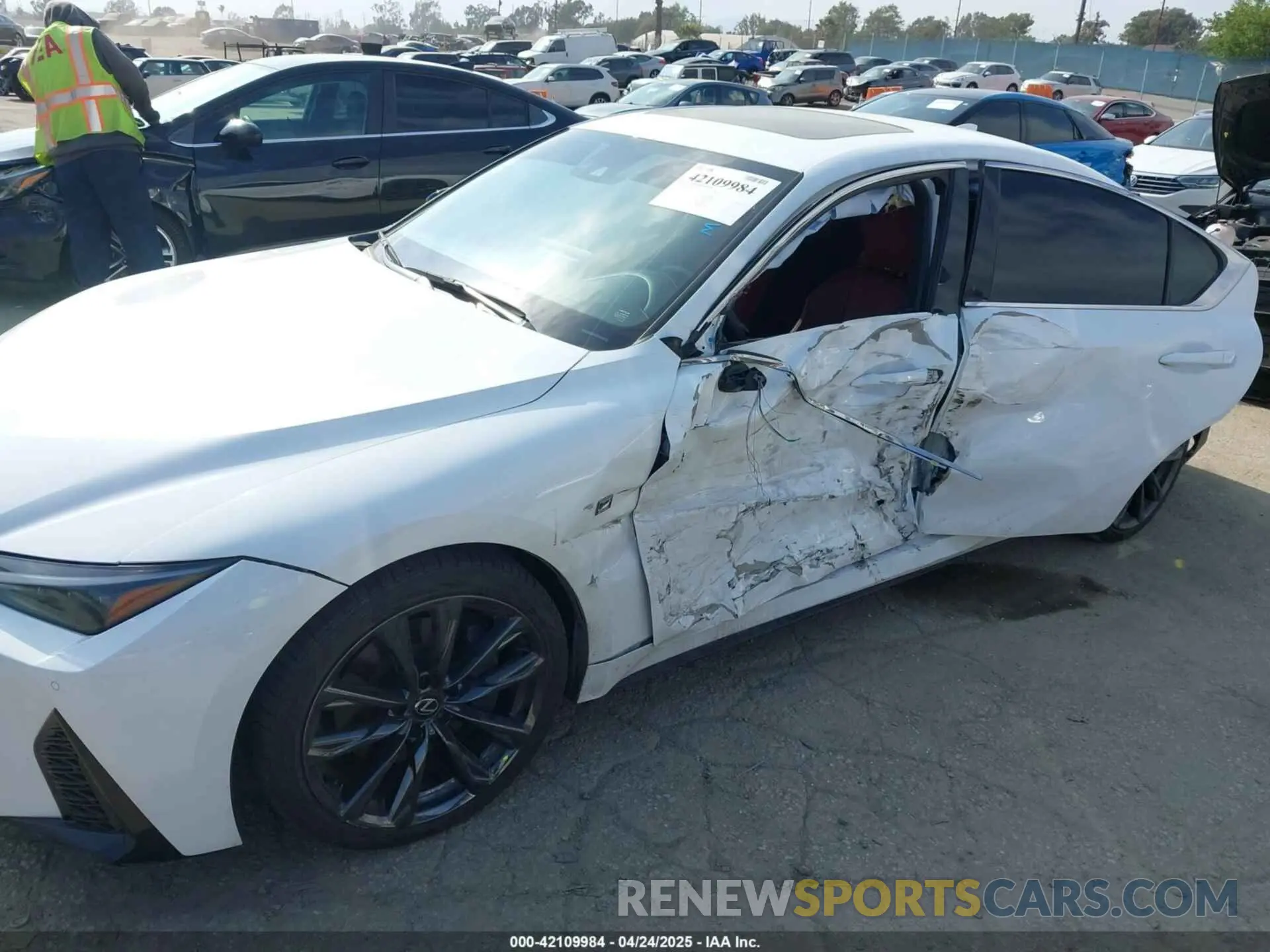 6 fotografías del automóvil dañado JTHGZ1B21P5067839 LEXUS IS 350 2023