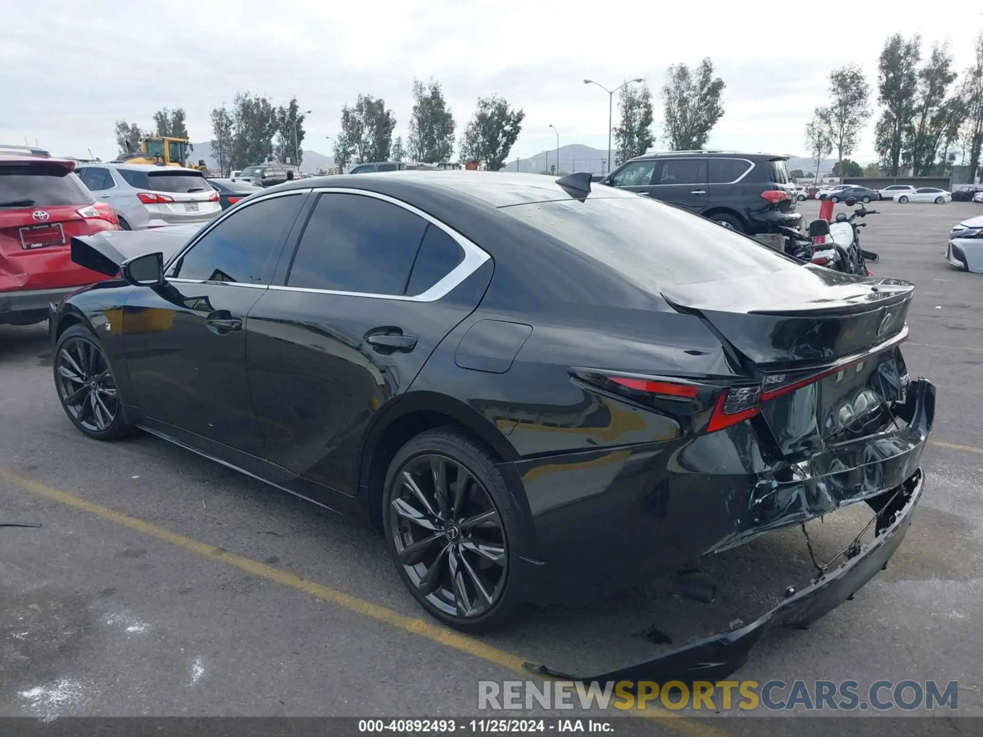 3 fotografías del automóvil dañado JTHGZ1B21P5071826 LEXUS IS 350 2023
