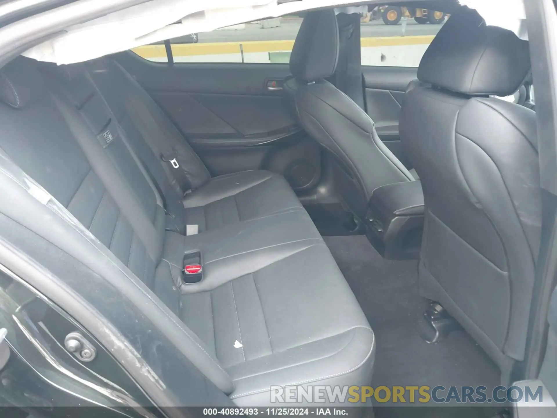 8 fotografías del automóvil dañado JTHGZ1B21P5071826 LEXUS IS 350 2023