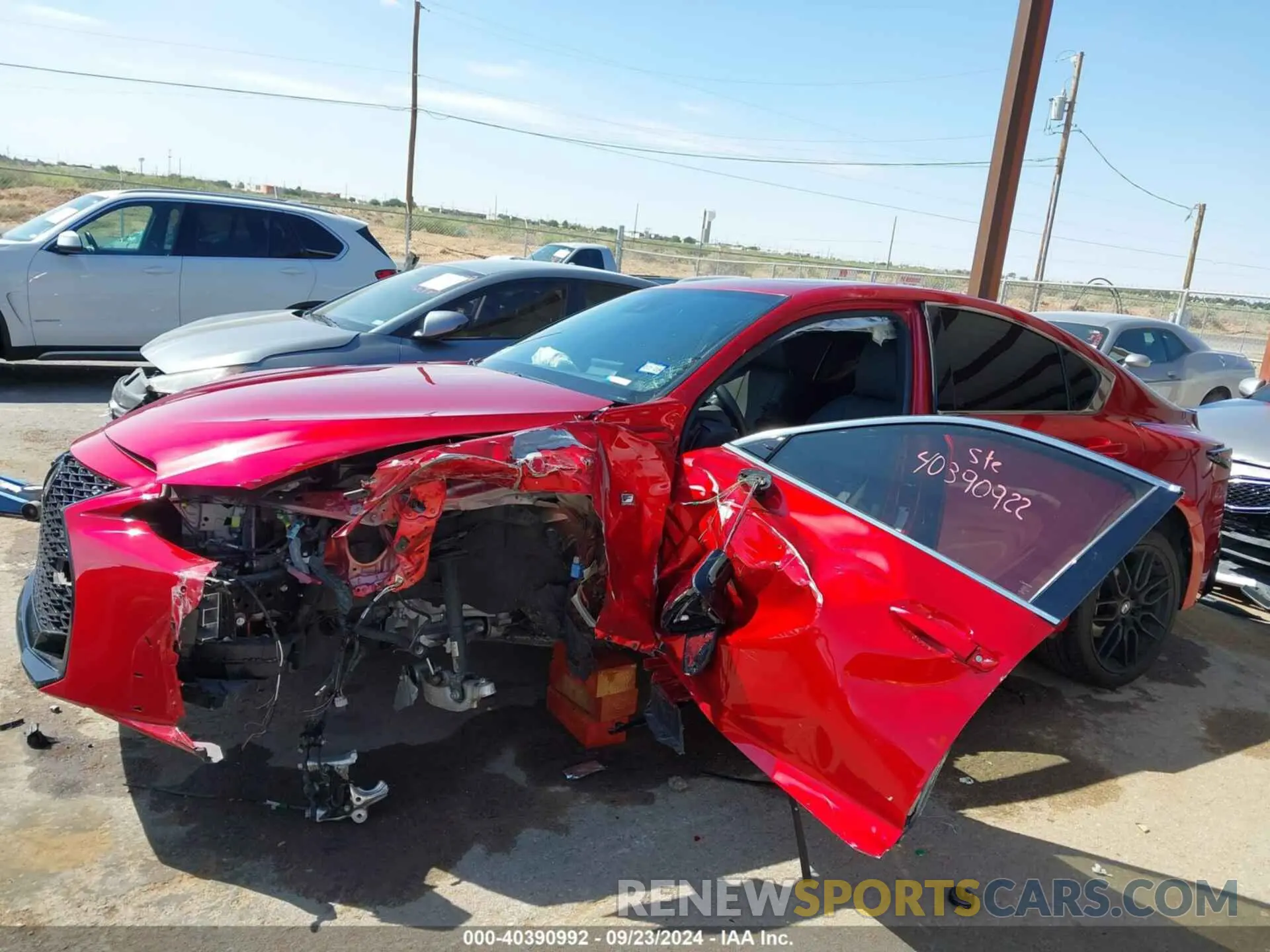 14 fotografías del automóvil dañado JTHGZ1B23P5062626 LEXUS IS 350 2023