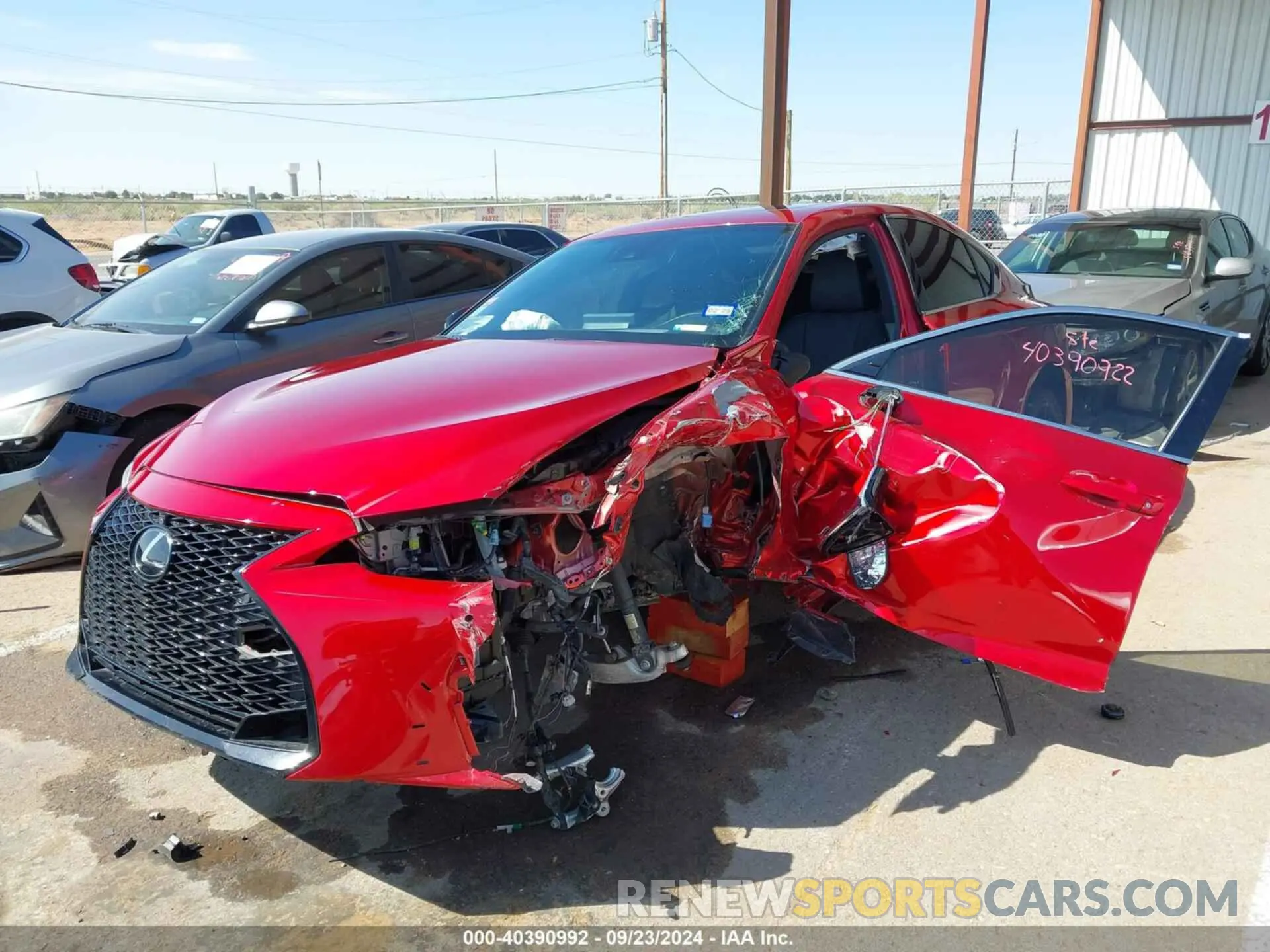 2 fotografías del automóvil dañado JTHGZ1B23P5062626 LEXUS IS 350 2023