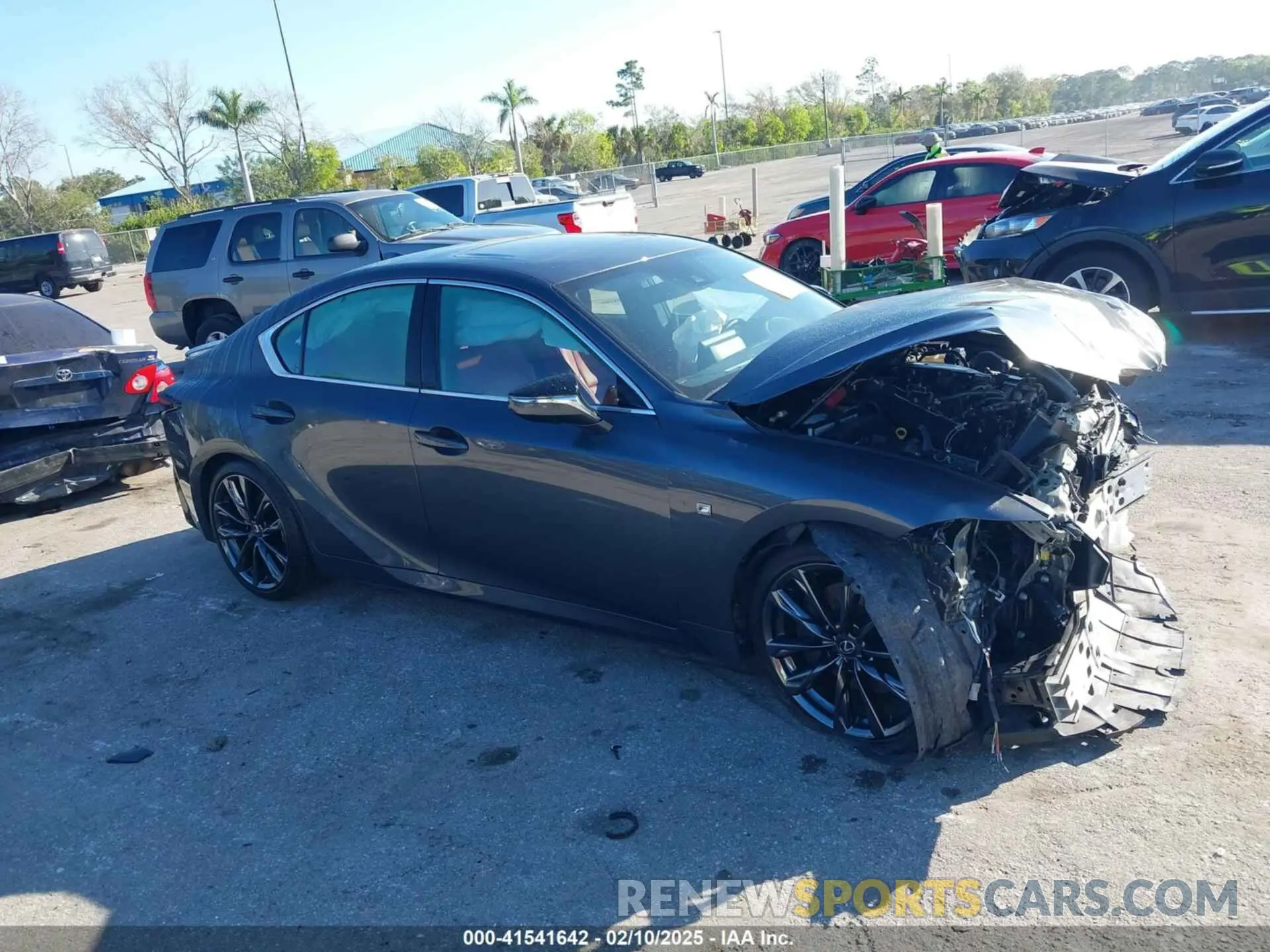 12 fotografías del automóvil dañado JTHGZ1B23P5064926 LEXUS IS 350 2023