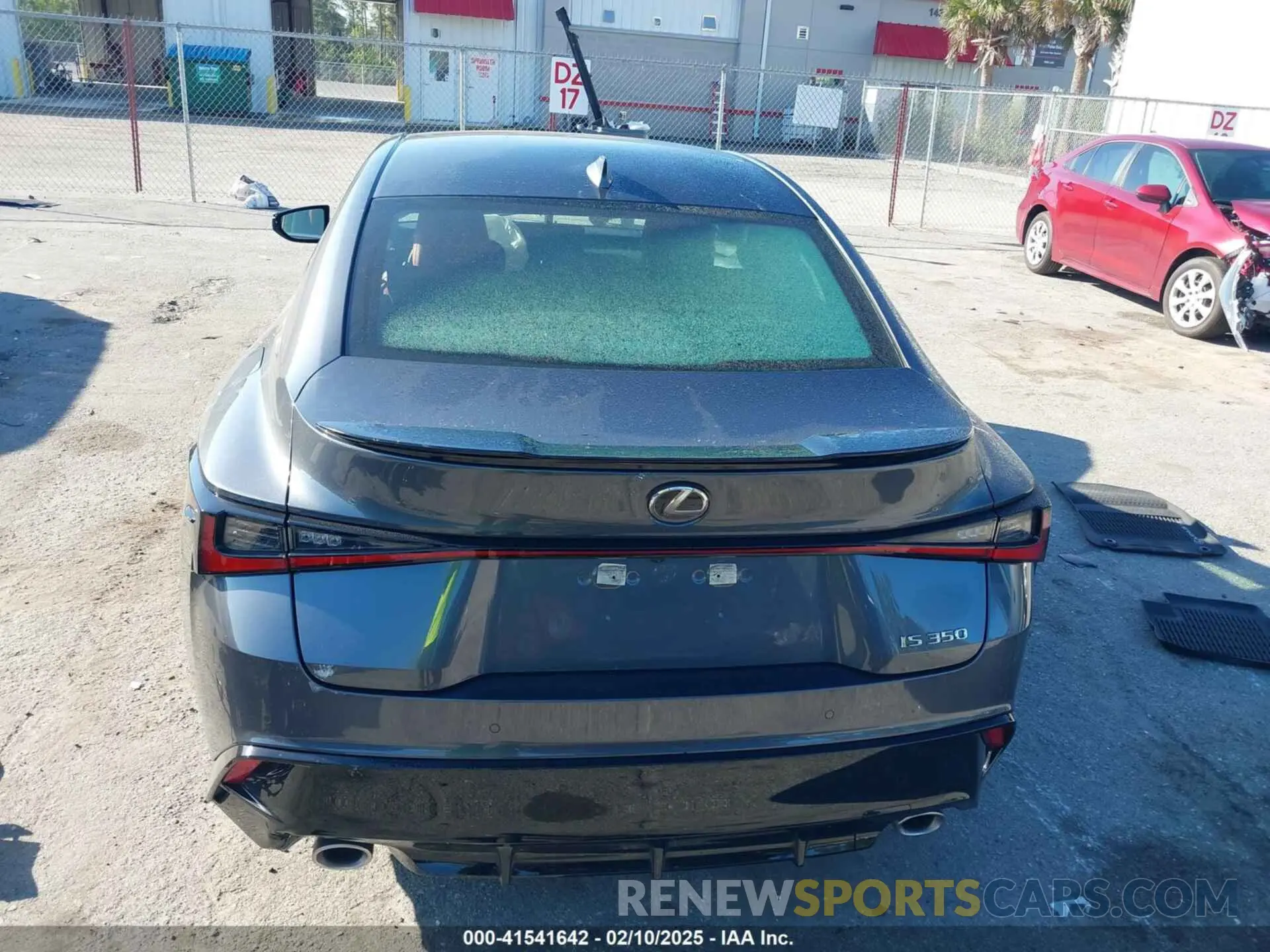15 fotografías del automóvil dañado JTHGZ1B23P5064926 LEXUS IS 350 2023