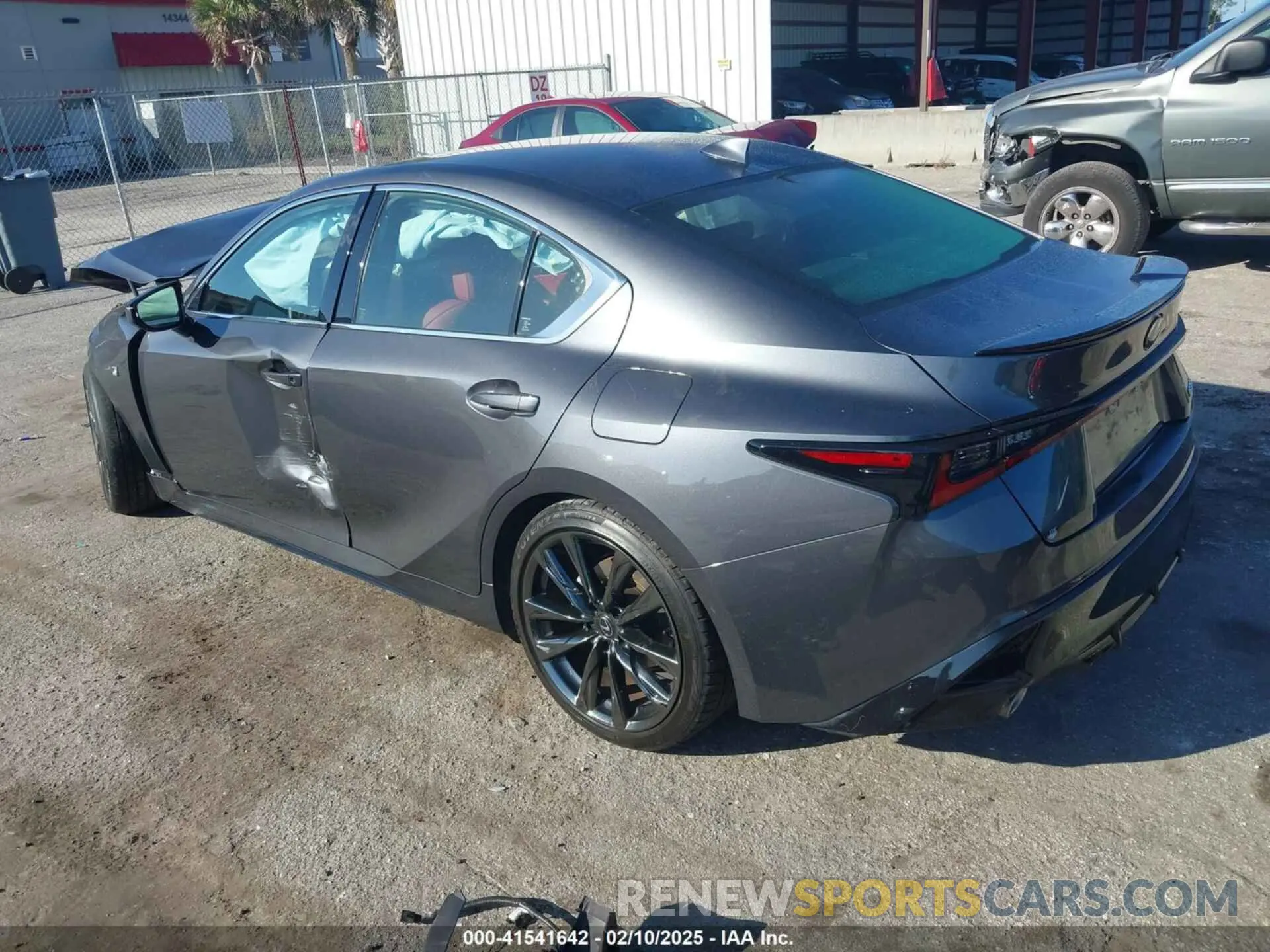3 fotografías del automóvil dañado JTHGZ1B23P5064926 LEXUS IS 350 2023