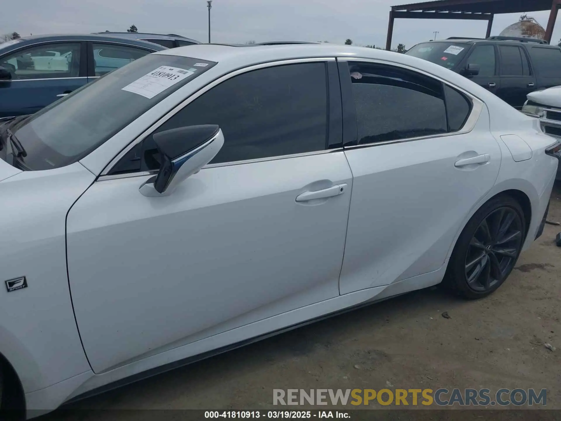 14 fotografías del automóvil dañado JTHGZ1B23P5069379 LEXUS IS 350 2023