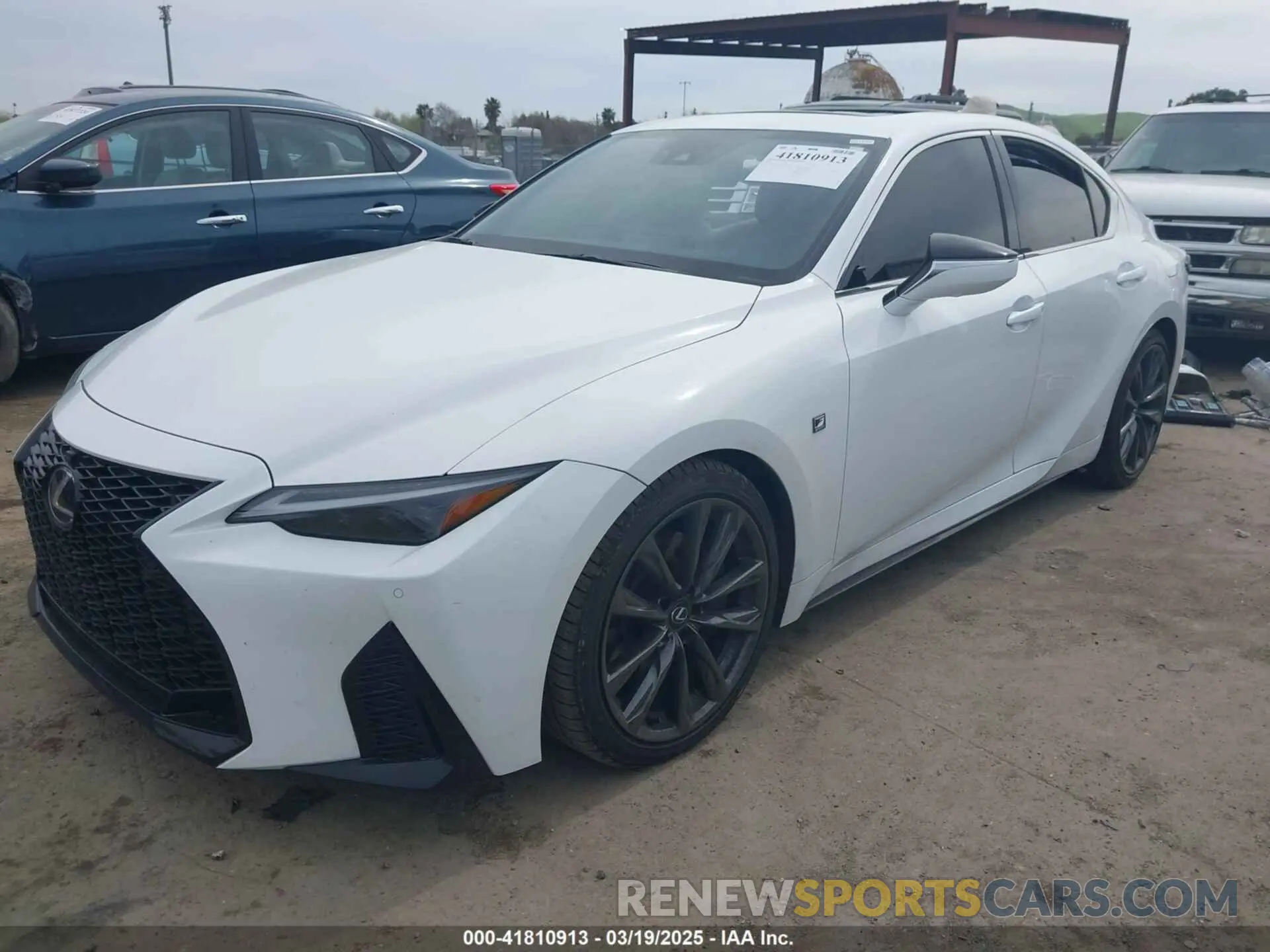 2 fotografías del automóvil dañado JTHGZ1B23P5069379 LEXUS IS 350 2023
