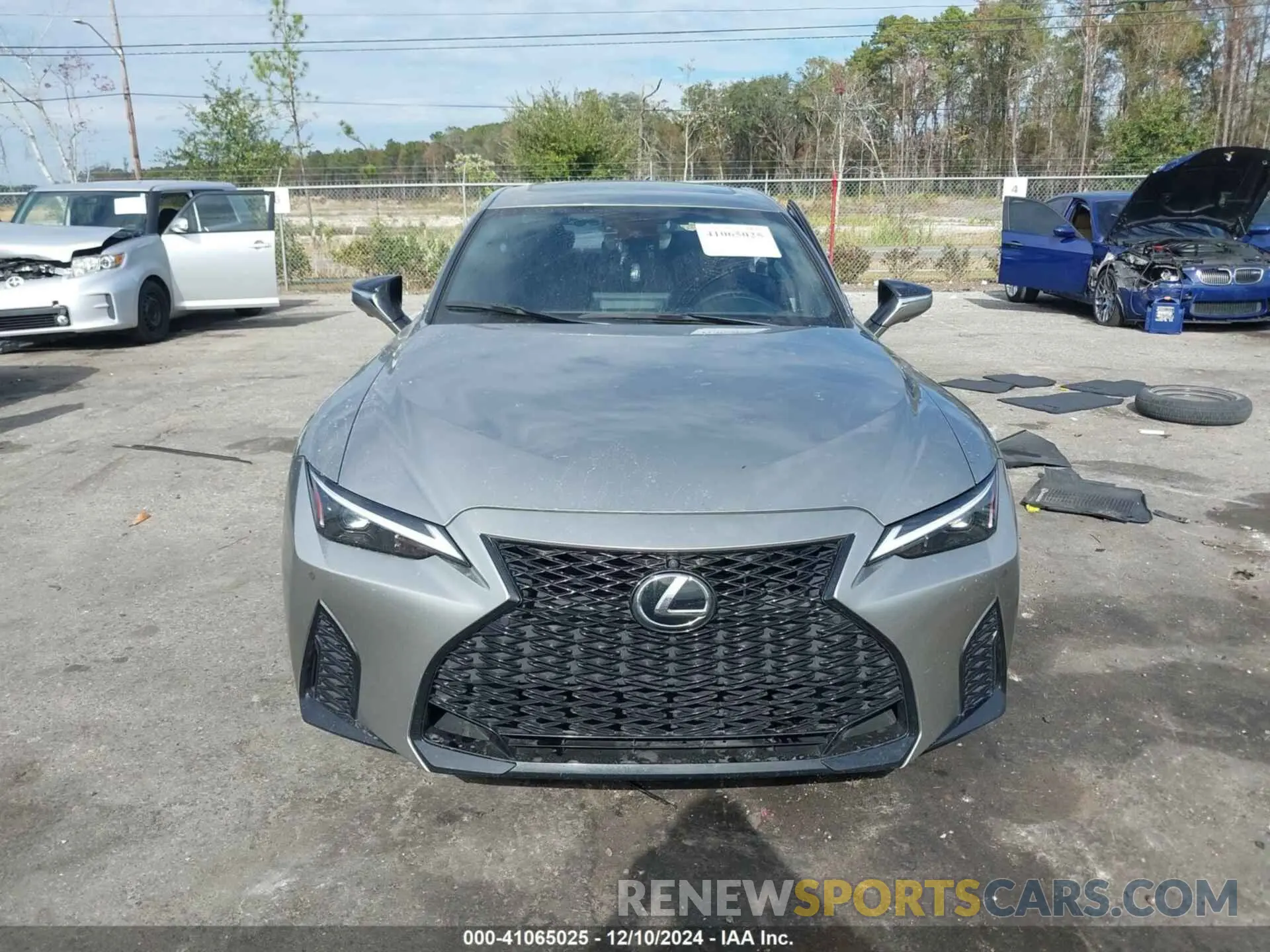 12 fotografías del automóvil dañado JTHGZ1B24P5061646 LEXUS IS 350 2023