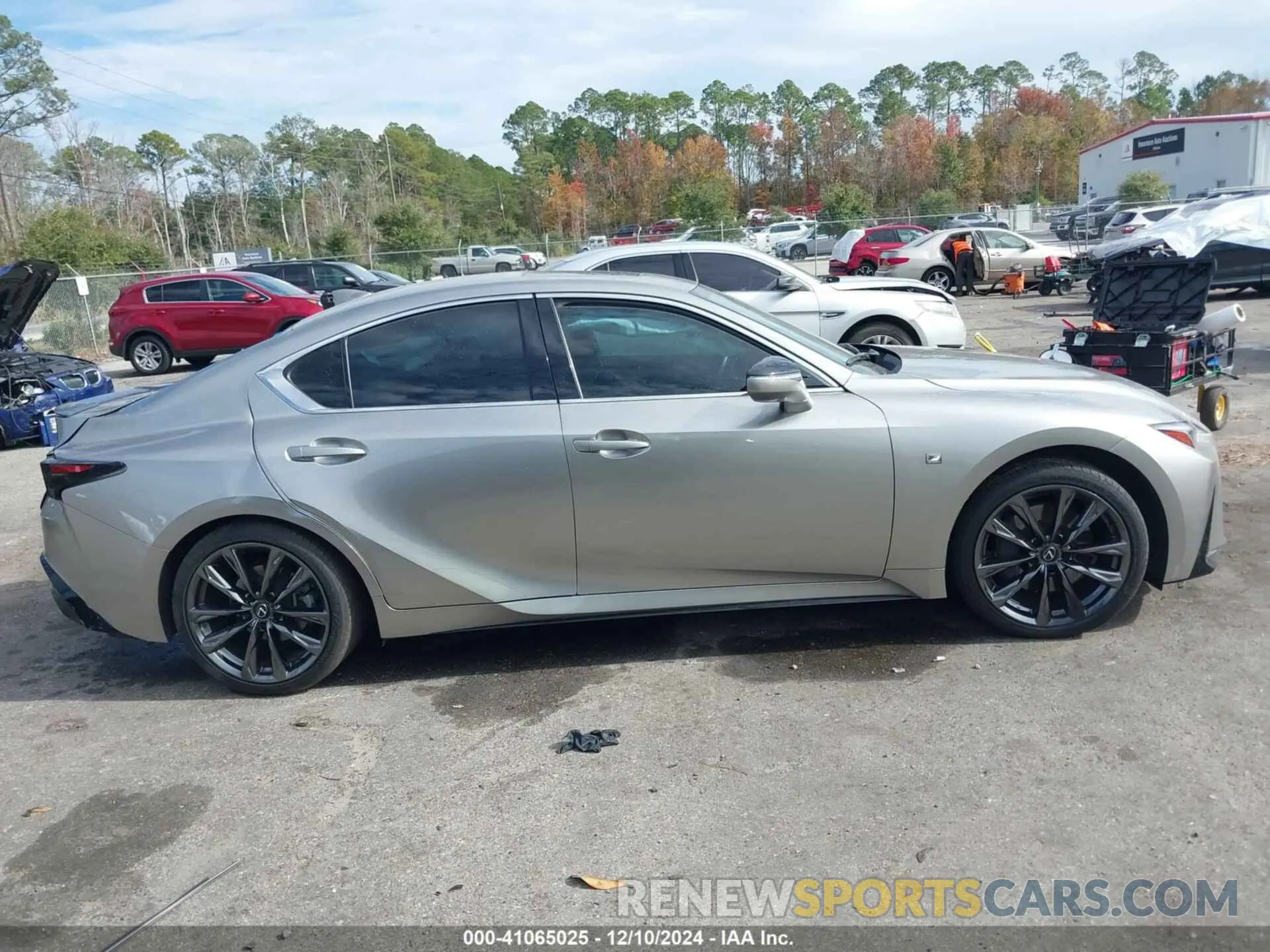 13 fotografías del automóvil dañado JTHGZ1B24P5061646 LEXUS IS 350 2023