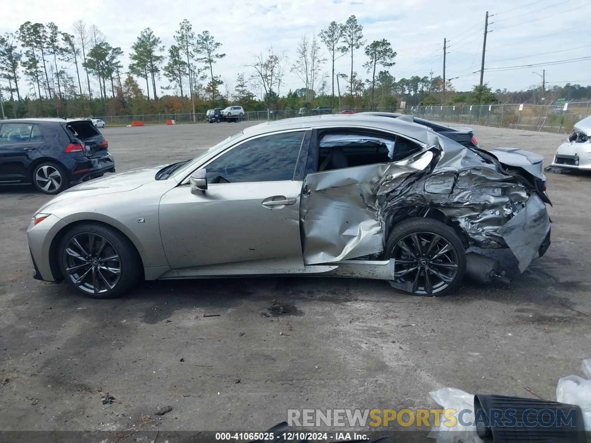 14 fotografías del automóvil dañado JTHGZ1B24P5061646 LEXUS IS 350 2023