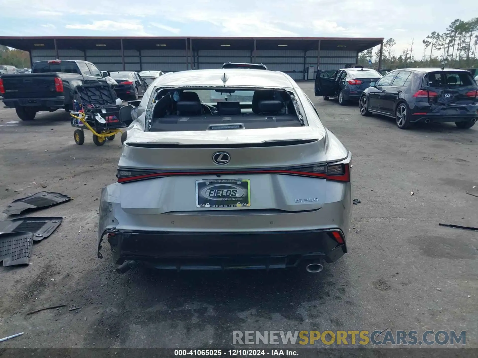 16 fotografías del automóvil dañado JTHGZ1B24P5061646 LEXUS IS 350 2023