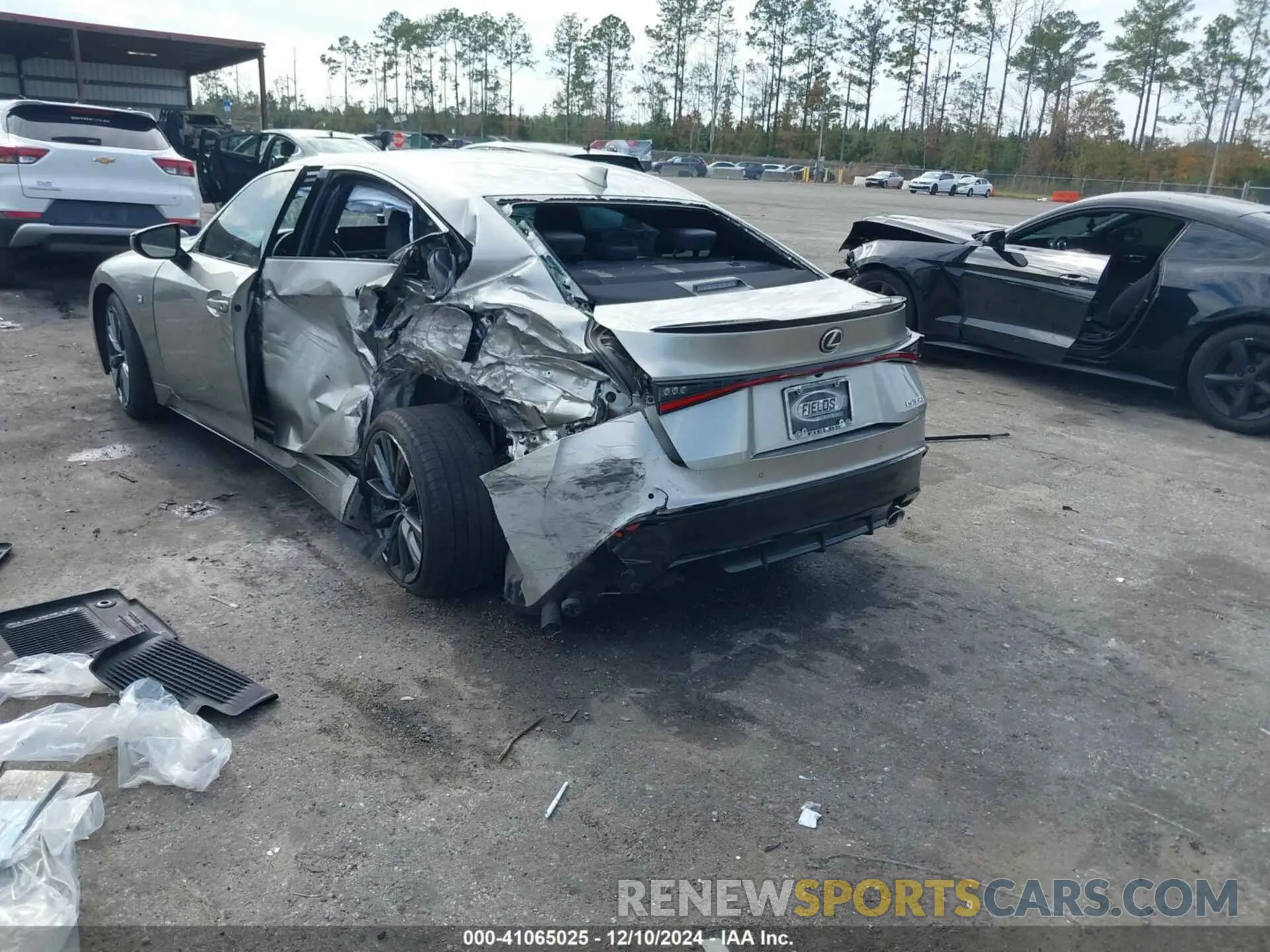 3 fotografías del automóvil dañado JTHGZ1B24P5061646 LEXUS IS 350 2023