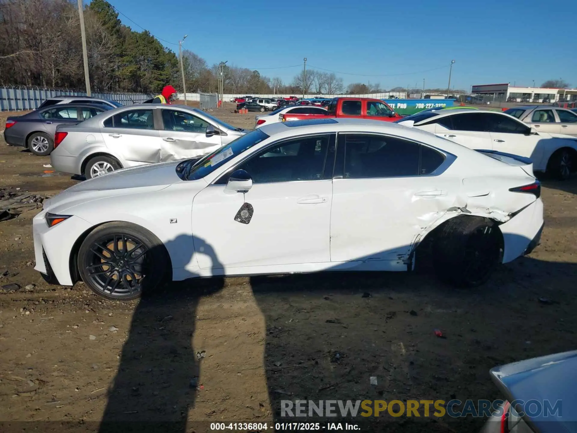 14 fotografías del automóvil dañado JTHGZ1B24P5062750 LEXUS IS 350 2023