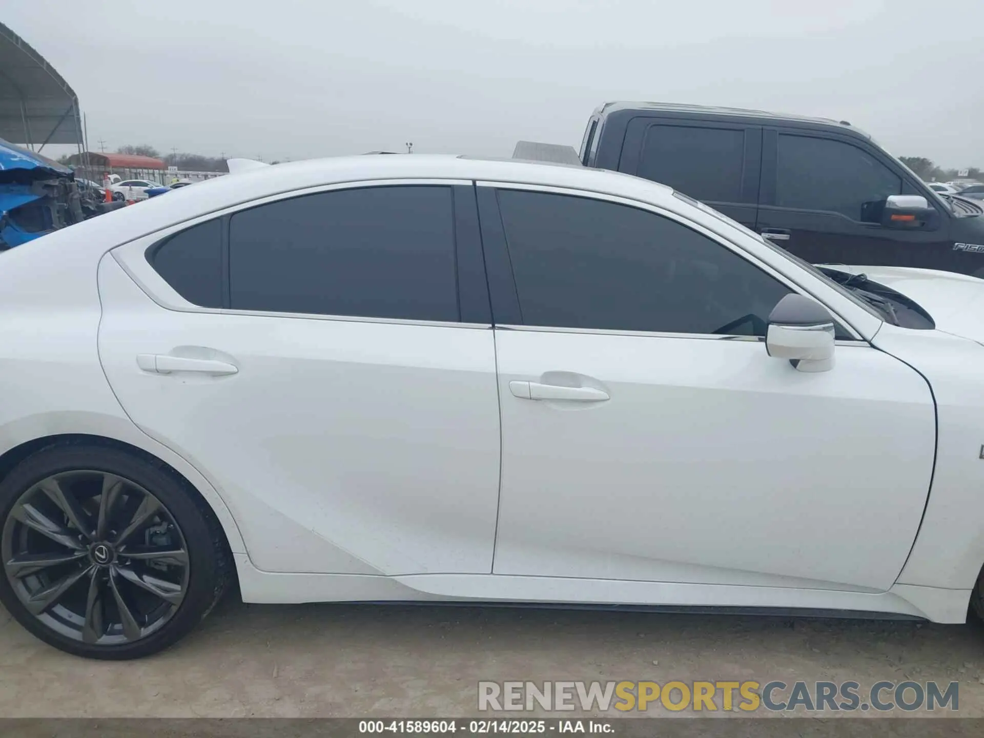 13 fotografías del automóvil dañado JTHGZ1B25P5063857 LEXUS IS 350 2023