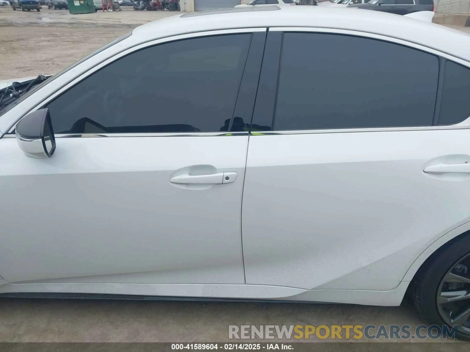 14 fotografías del automóvil dañado JTHGZ1B25P5063857 LEXUS IS 350 2023
