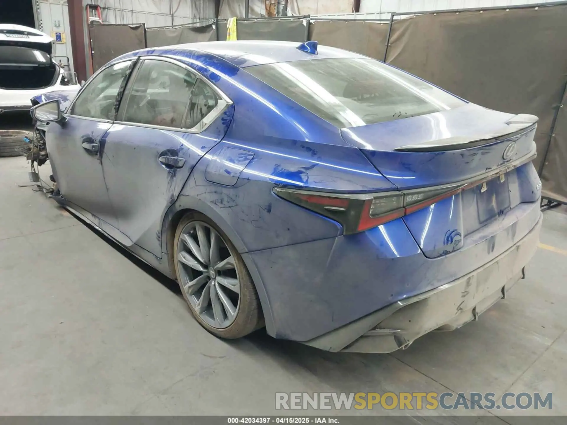 3 fotografías del automóvil dañado JTHGZ1B27P5065495 LEXUS IS 350 2023