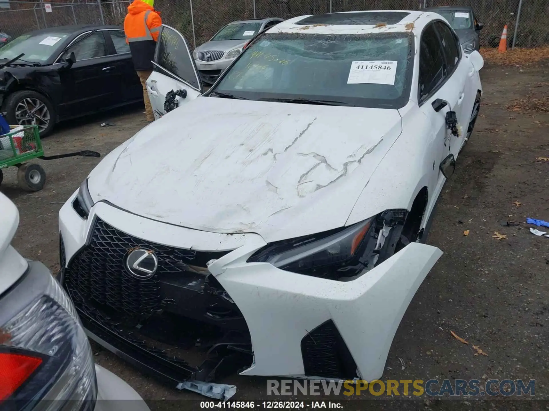 12 fotografías del automóvil dañado JTHGZ1B27P5069238 LEXUS IS 350 2023