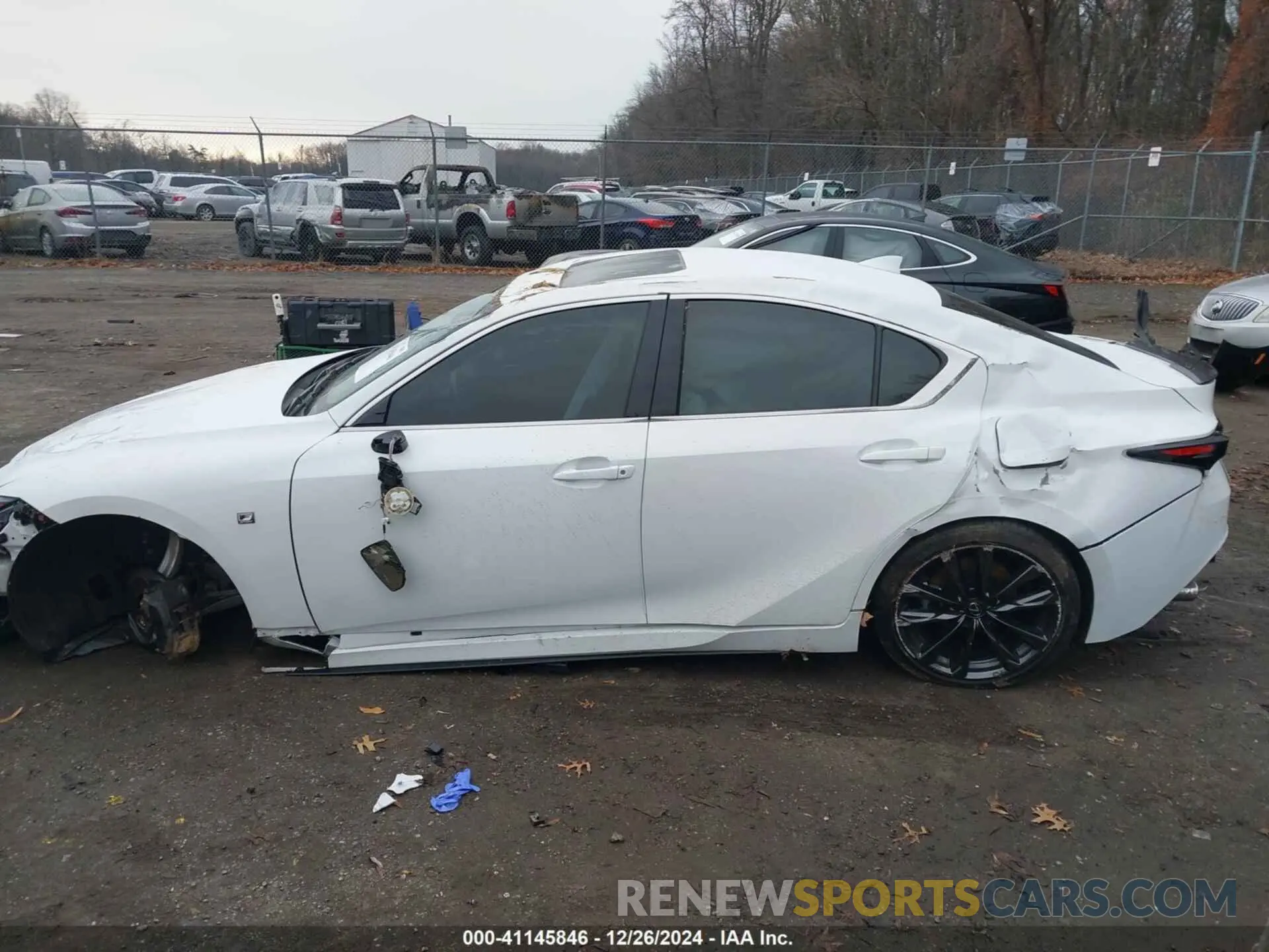 14 fotografías del automóvil dañado JTHGZ1B27P5069238 LEXUS IS 350 2023