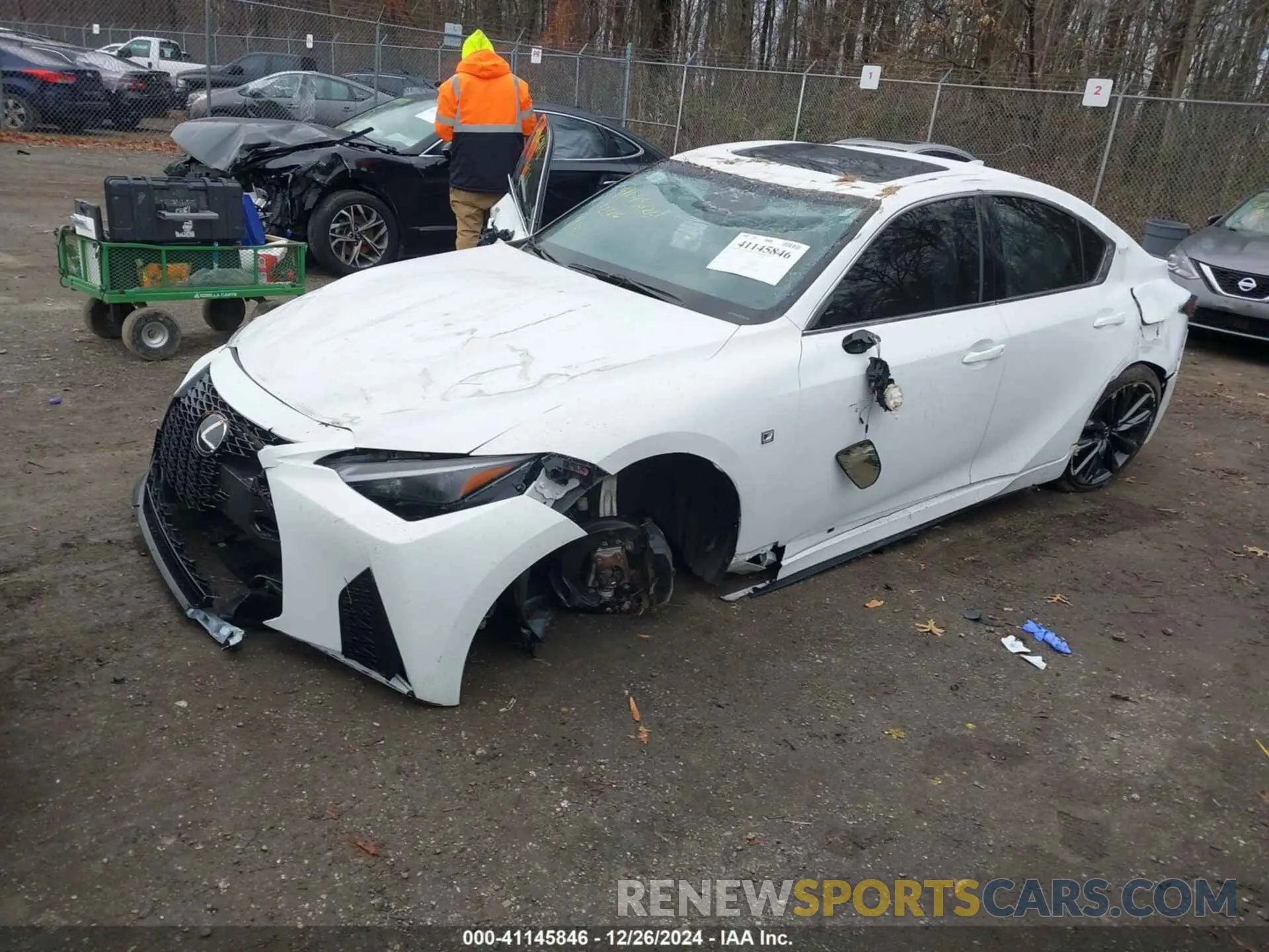 2 fotografías del automóvil dañado JTHGZ1B27P5069238 LEXUS IS 350 2023