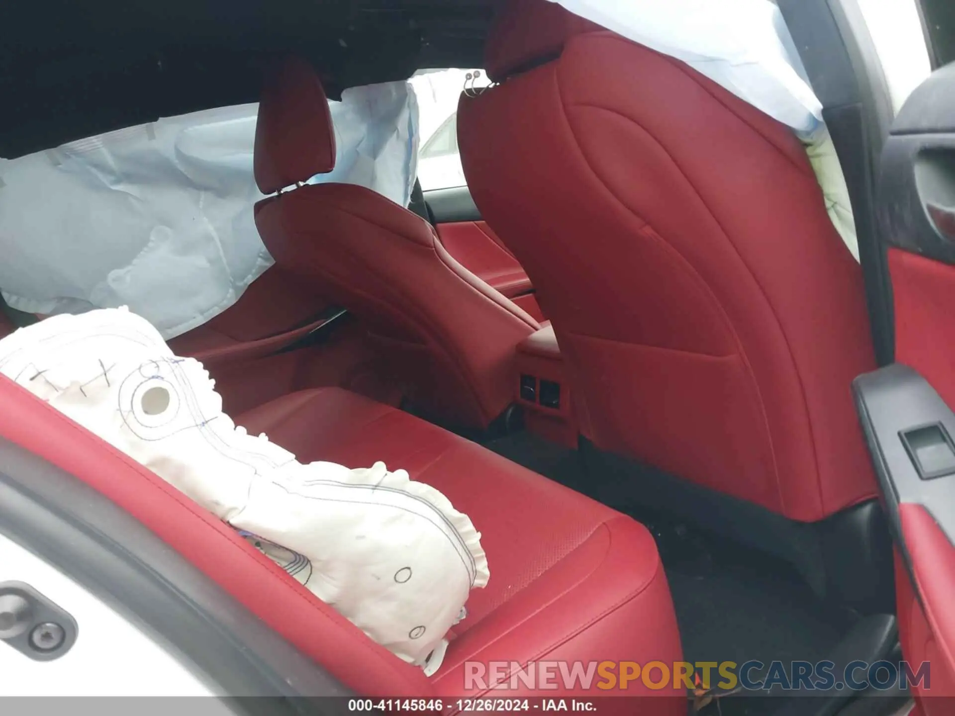 8 fotografías del automóvil dañado JTHGZ1B27P5069238 LEXUS IS 350 2023