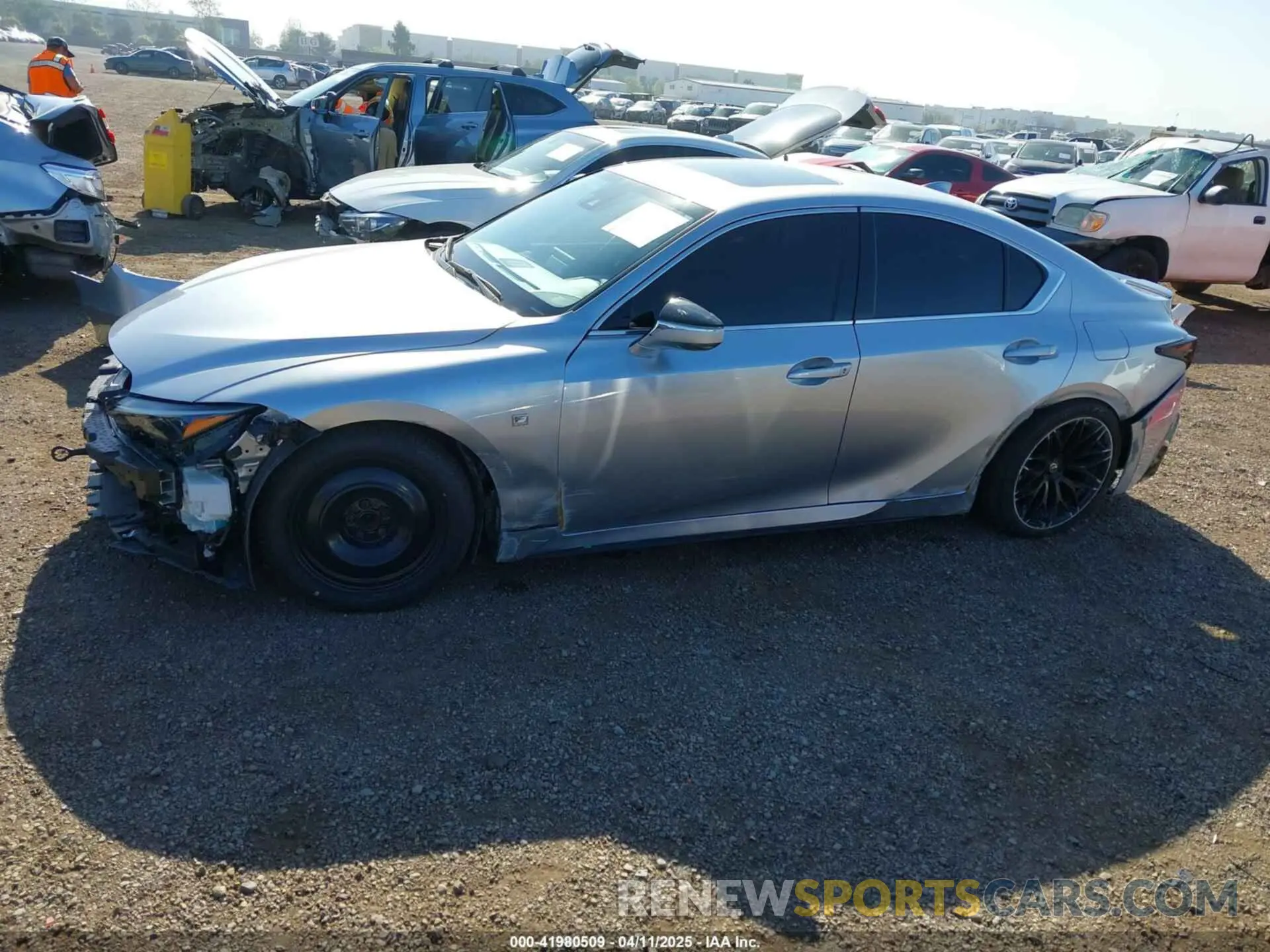 15 fotografías del automóvil dañado JTHGZ1B27P5069319 LEXUS IS 350 2023