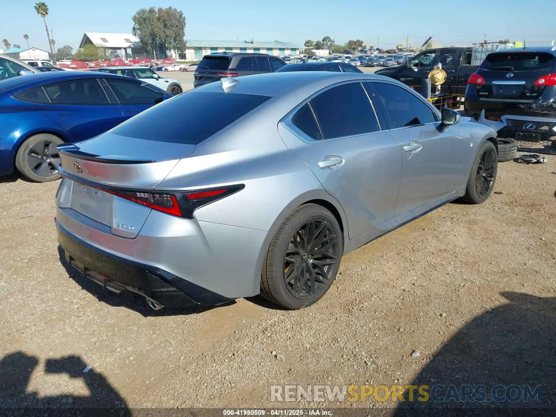 4 fotografías del automóvil dañado JTHGZ1B27P5069319 LEXUS IS 350 2023