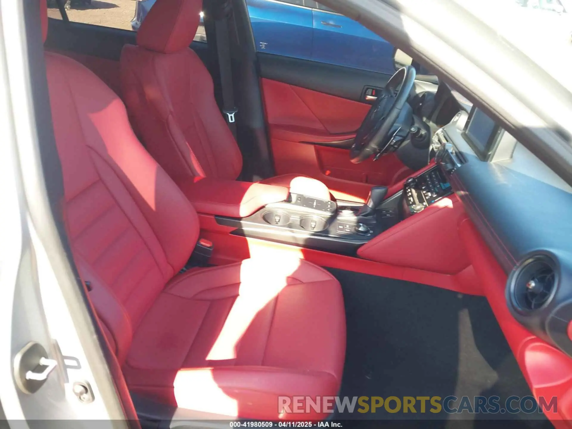 5 fotografías del automóvil dañado JTHGZ1B27P5069319 LEXUS IS 350 2023