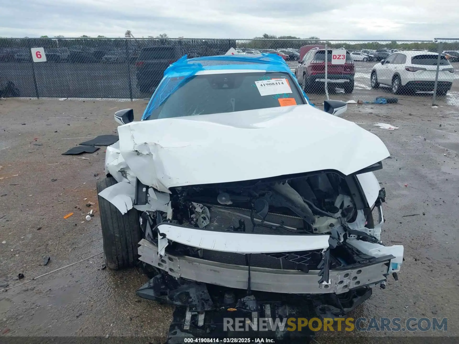 13 fotografías del automóvil dañado JTHGZ1B27P5071491 LEXUS IS 350 2023