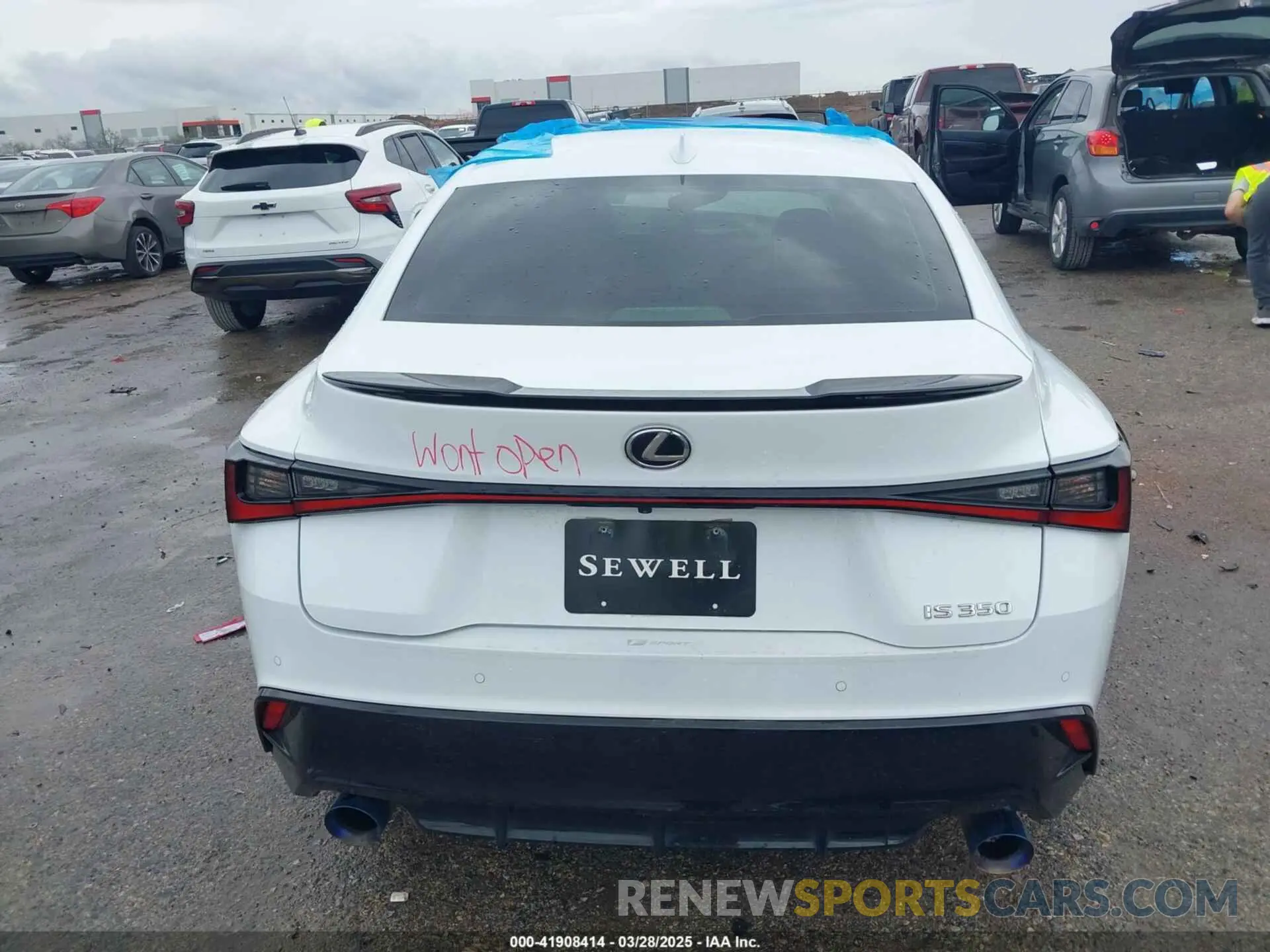 17 fotografías del automóvil dañado JTHGZ1B27P5071491 LEXUS IS 350 2023