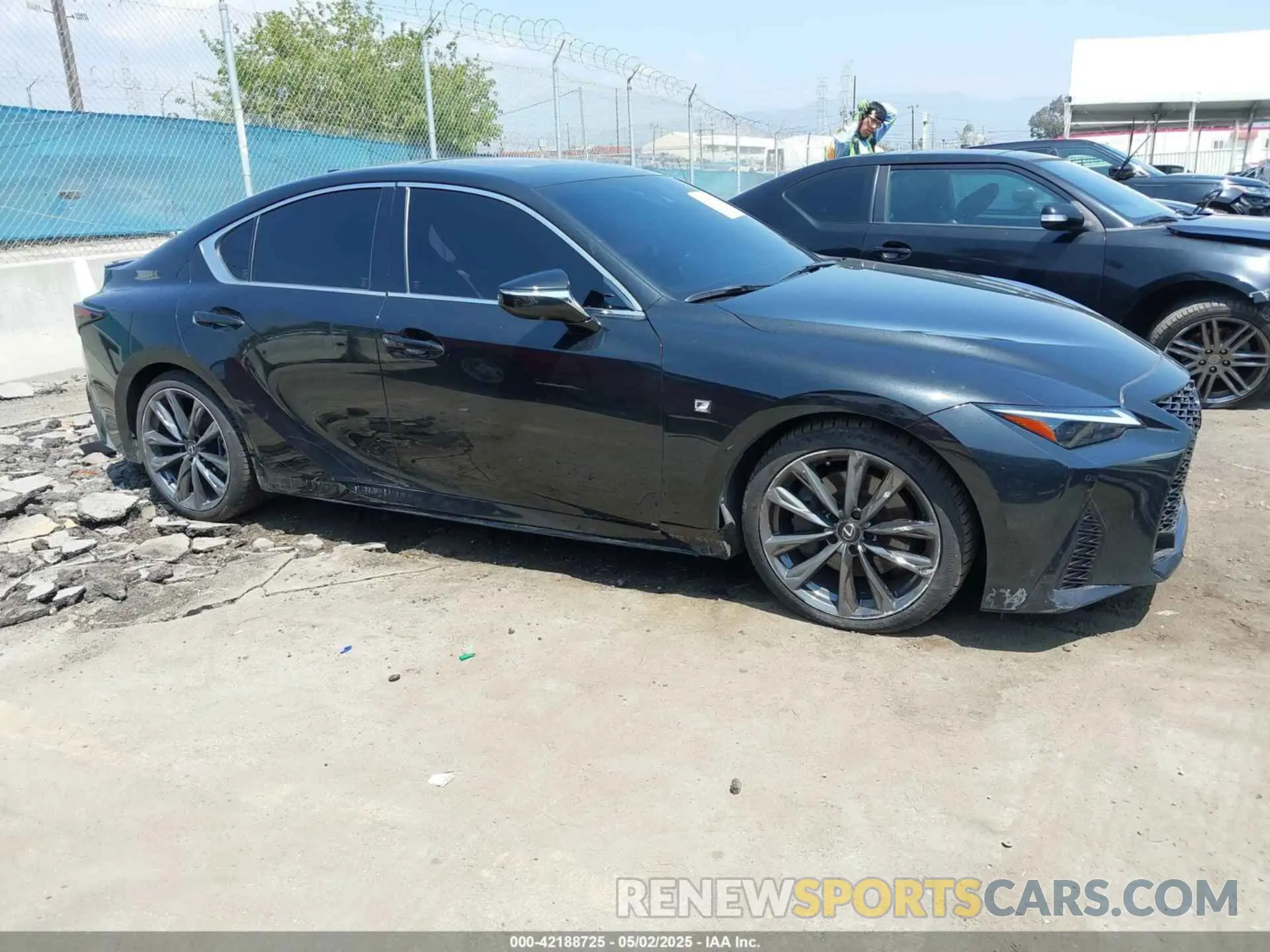 13 fotografías del automóvil dañado JTHGZ1B29P5071363 LEXUS IS 350 2023