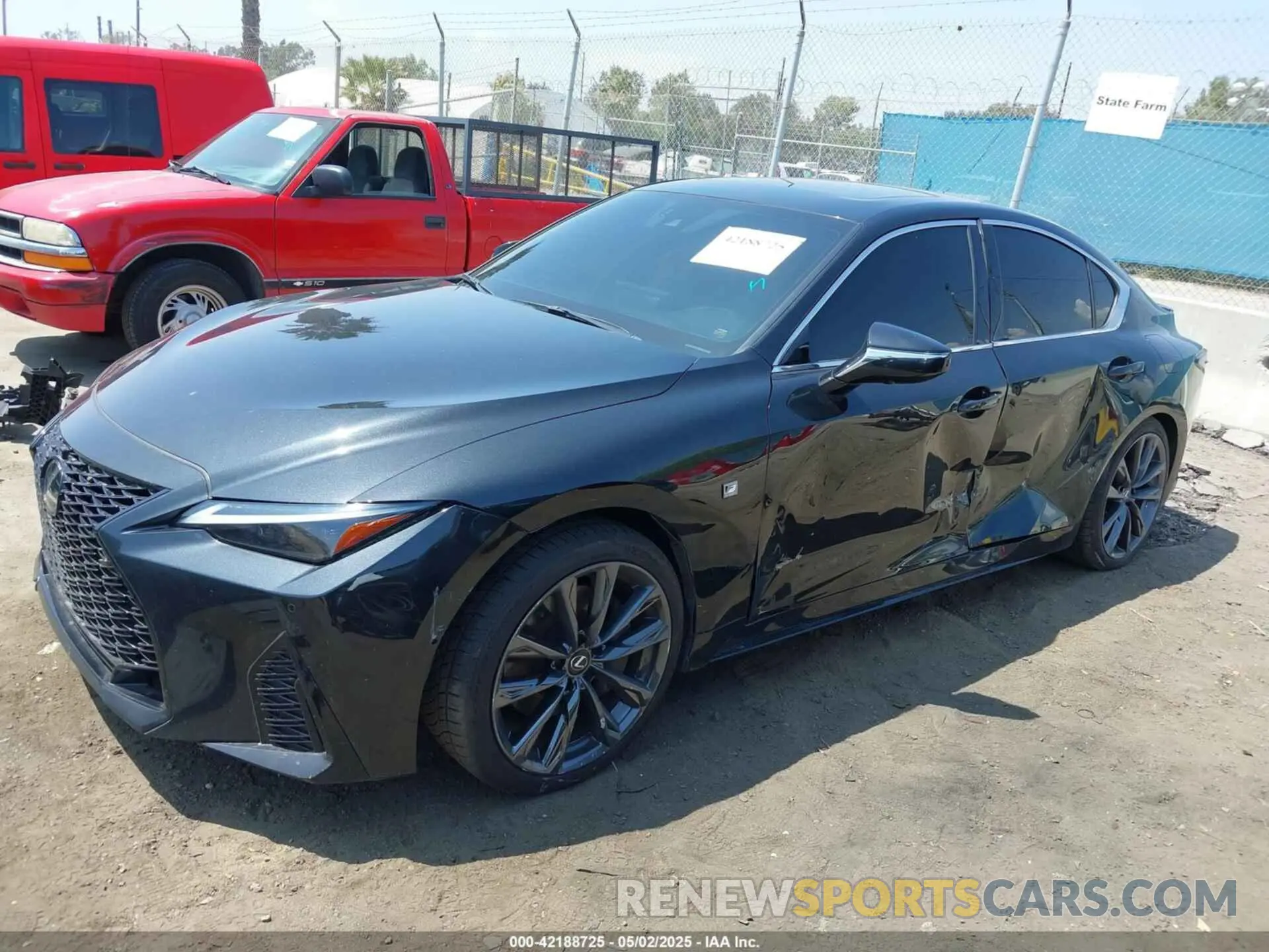 14 fotografías del automóvil dañado JTHGZ1B29P5071363 LEXUS IS 350 2023