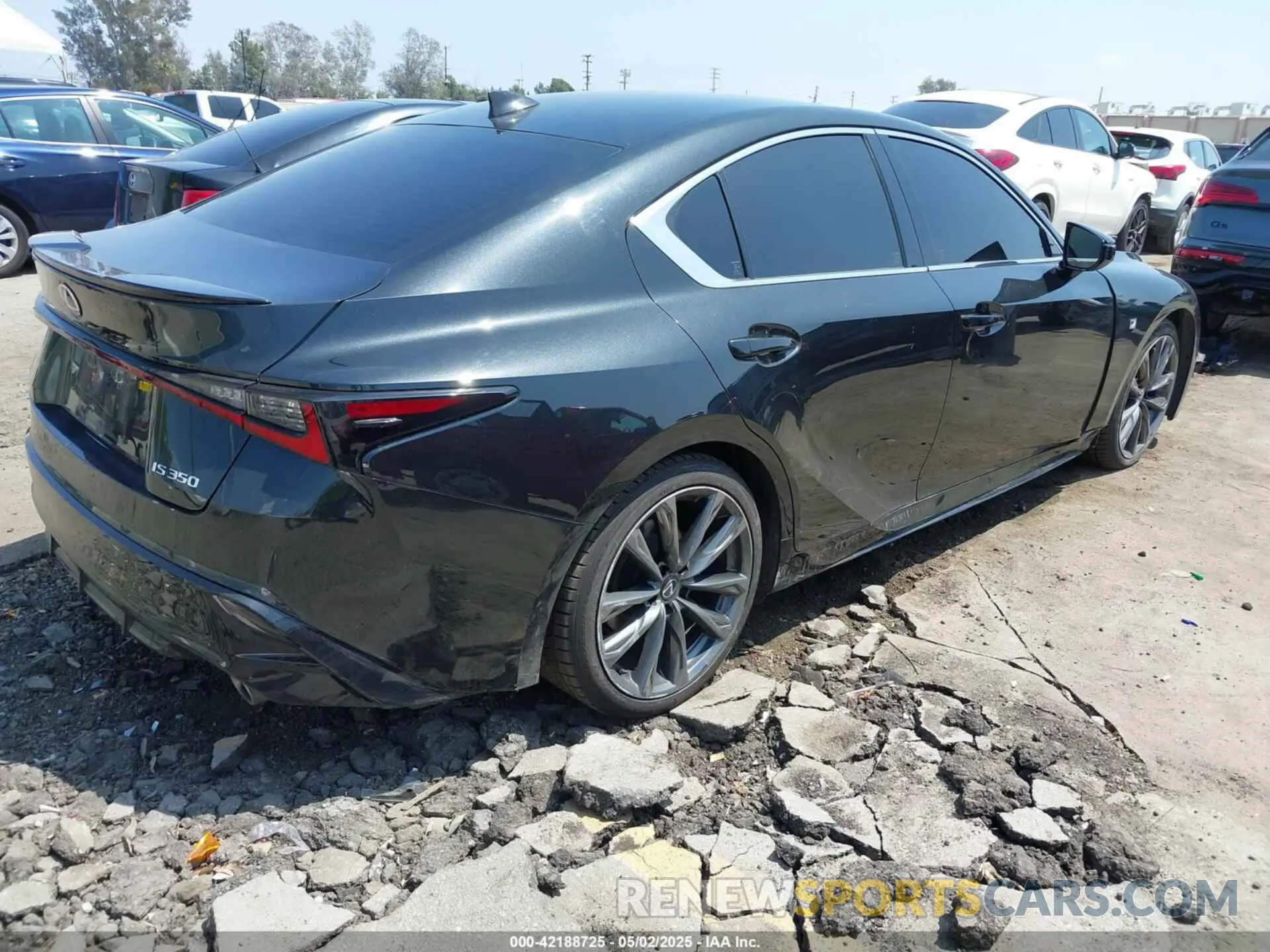4 fotografías del automóvil dañado JTHGZ1B29P5071363 LEXUS IS 350 2023