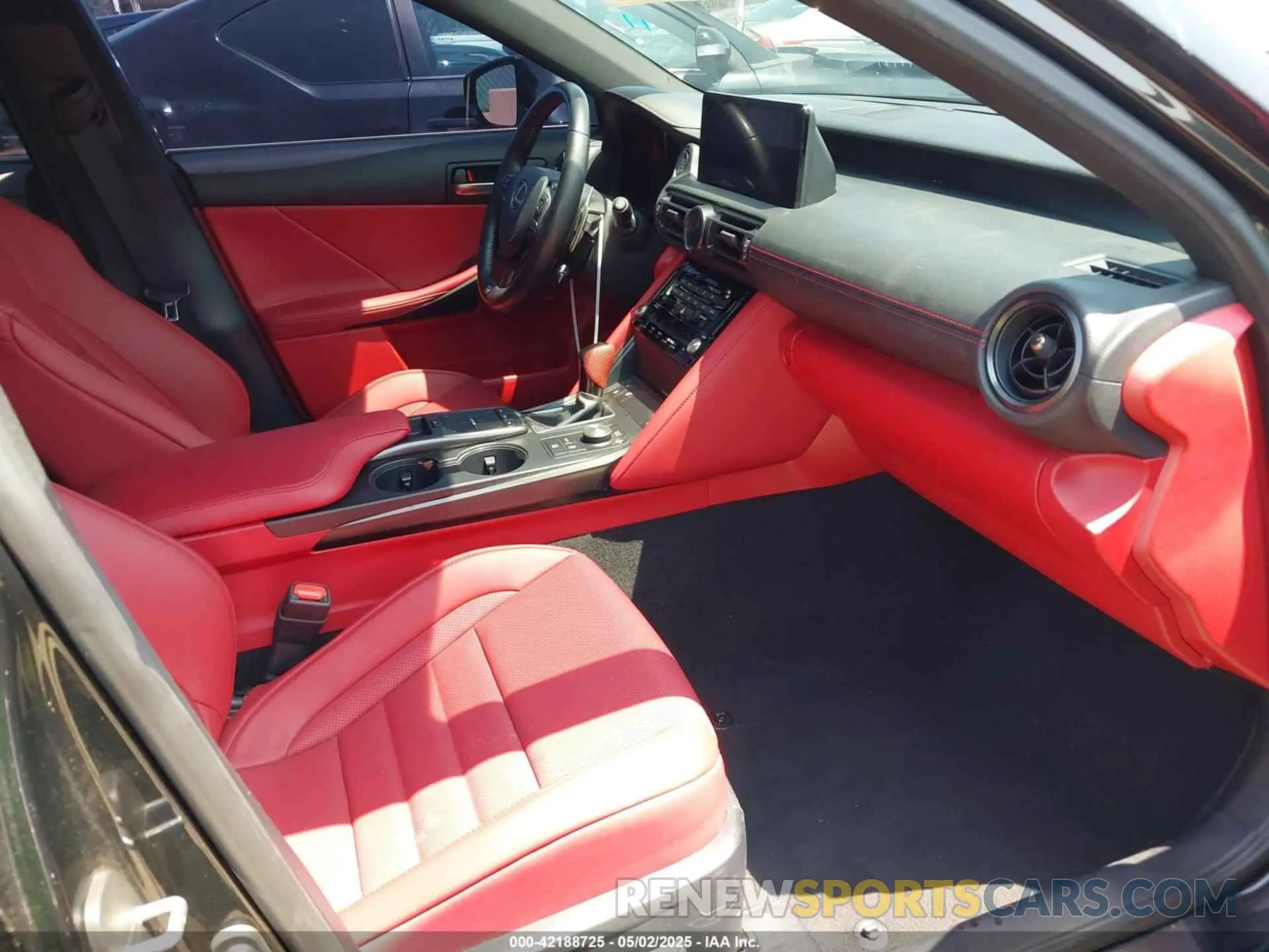 5 fotografías del automóvil dañado JTHGZ1B29P5071363 LEXUS IS 350 2023