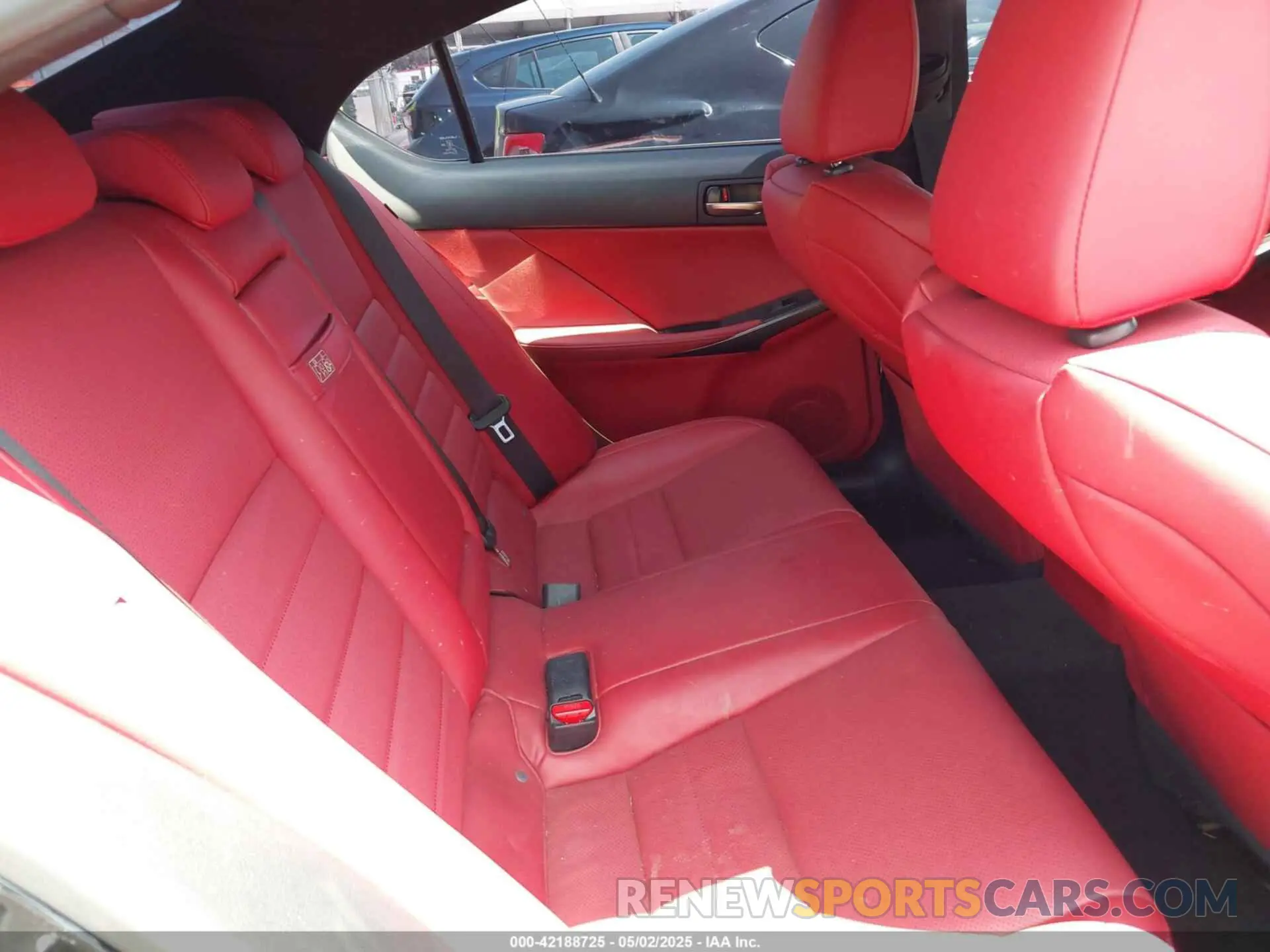 8 fotografías del automóvil dañado JTHGZ1B29P5071363 LEXUS IS 350 2023
